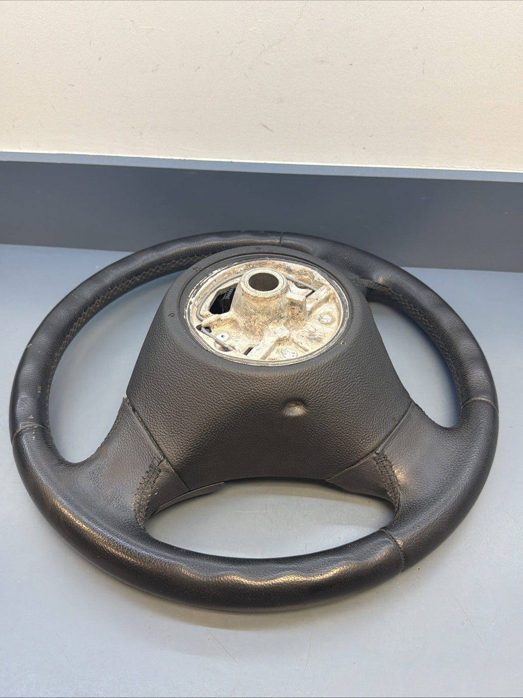 2006–2011 BMW 325i E90 STEERING WHEEL W/ CONTROL SWITCHES OEM 6959893-01 6764547