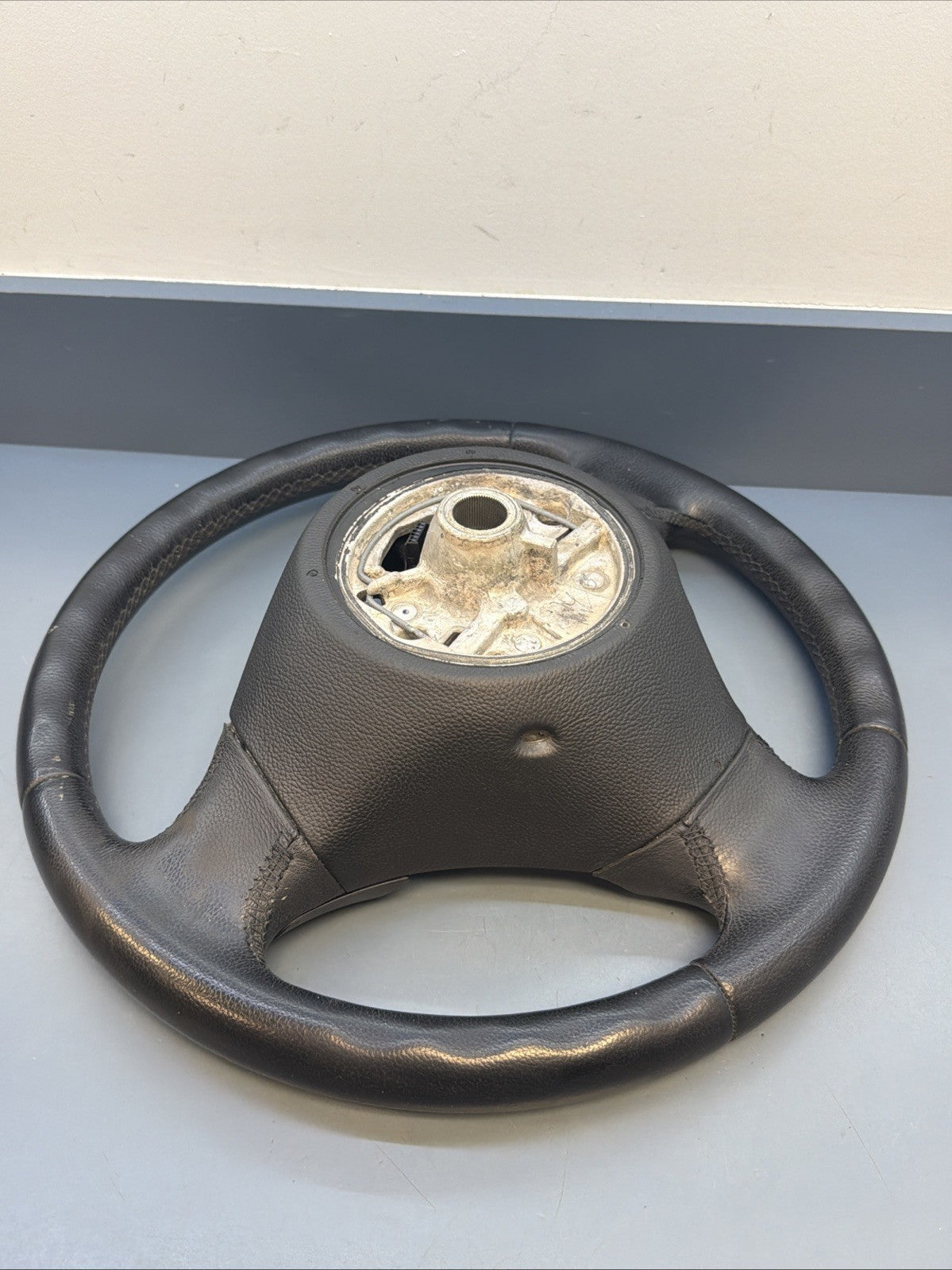 2006–2011 BMW 325i E90 STEERING WHEEL W/ CONTROL SWITCHES OEM 6959893-01 6764547