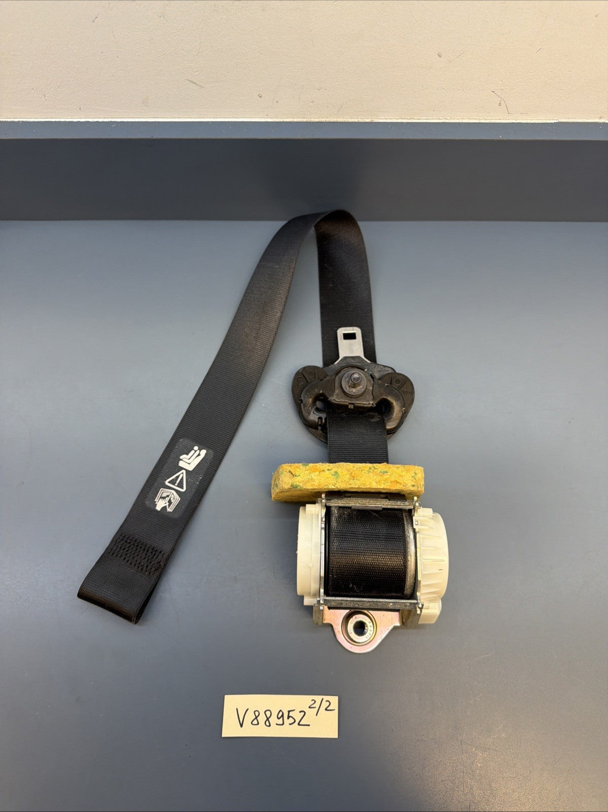 08-13 BMW E90 E92 E93 M3 OEM Coupe Front Right Seat Belt Black 34016740