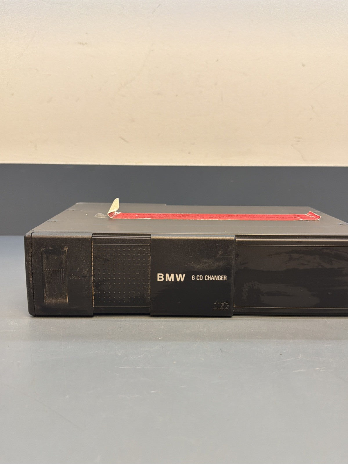 BMW E39 97-03 525i 528i 530i 540i M5 Trunk OEM 6 disc CD Changer OEM 1469404