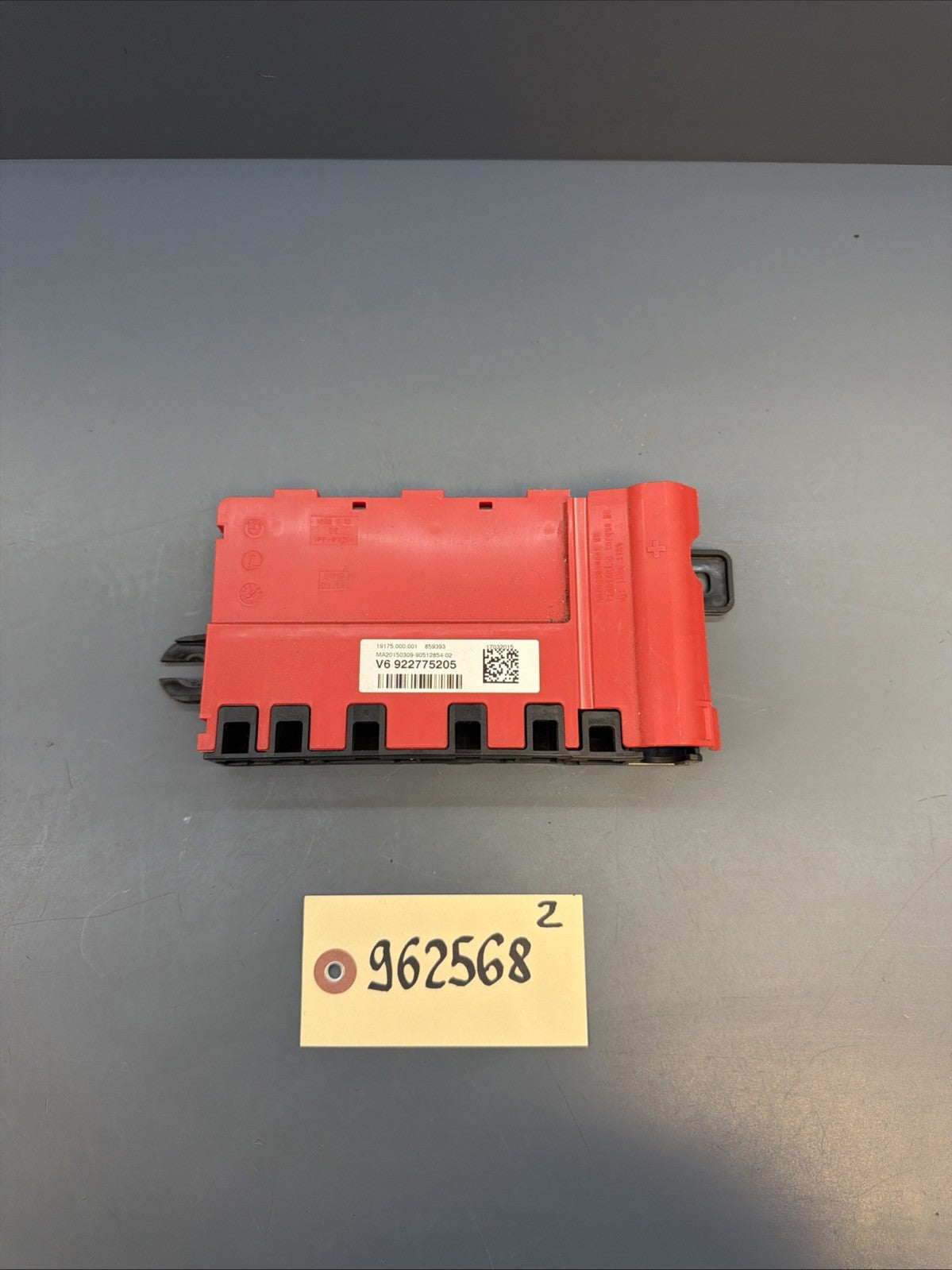 12-18 BMW F30/32/36/22/23 328I BMW BATTERY POWER DISTRIBUTION FUSE BOX 922775205