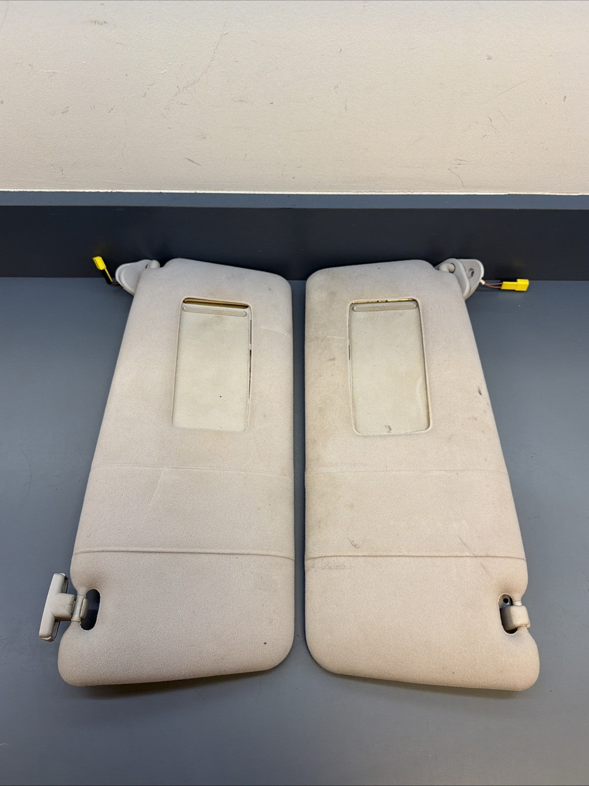 BMW E39 540I 528I E38 740I 740IL Sun Visors Grey Cloth Pair OEM 8237107 *READ*