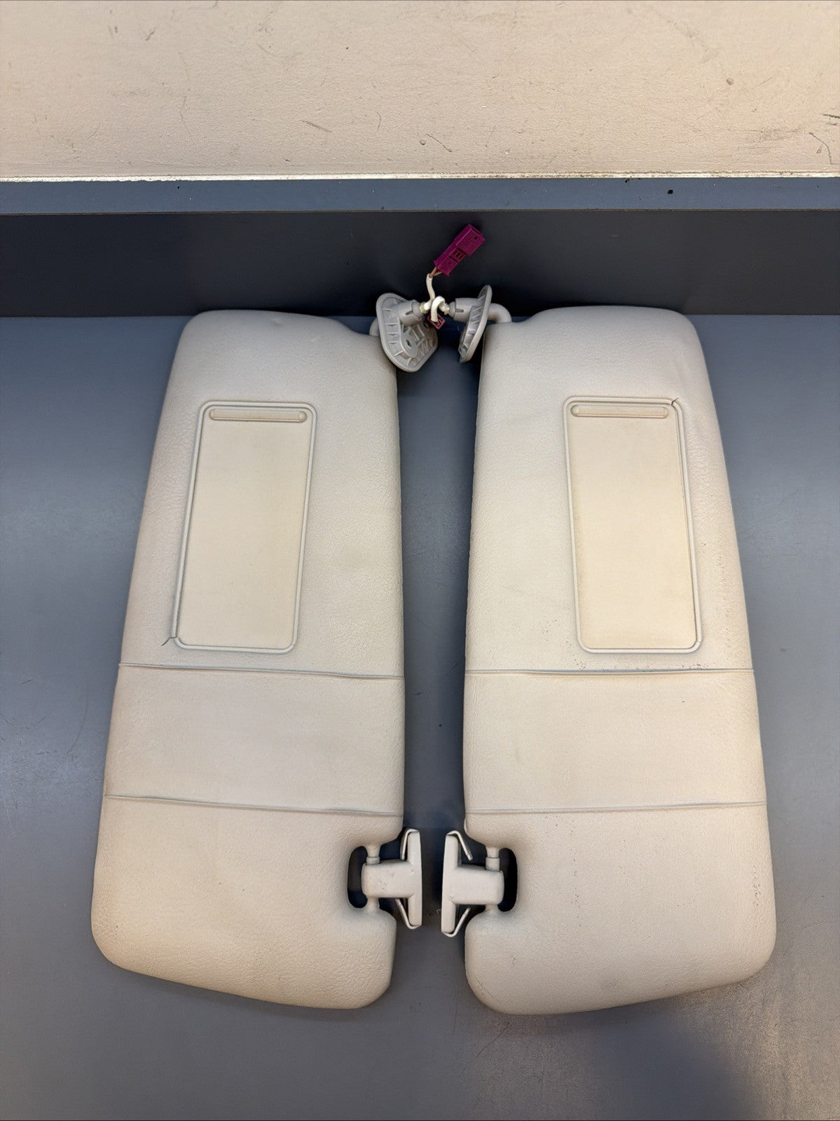 00–05 BMW E46 325i Right & Left Light Sun Visor Mirror Leather Set Grey 6905983