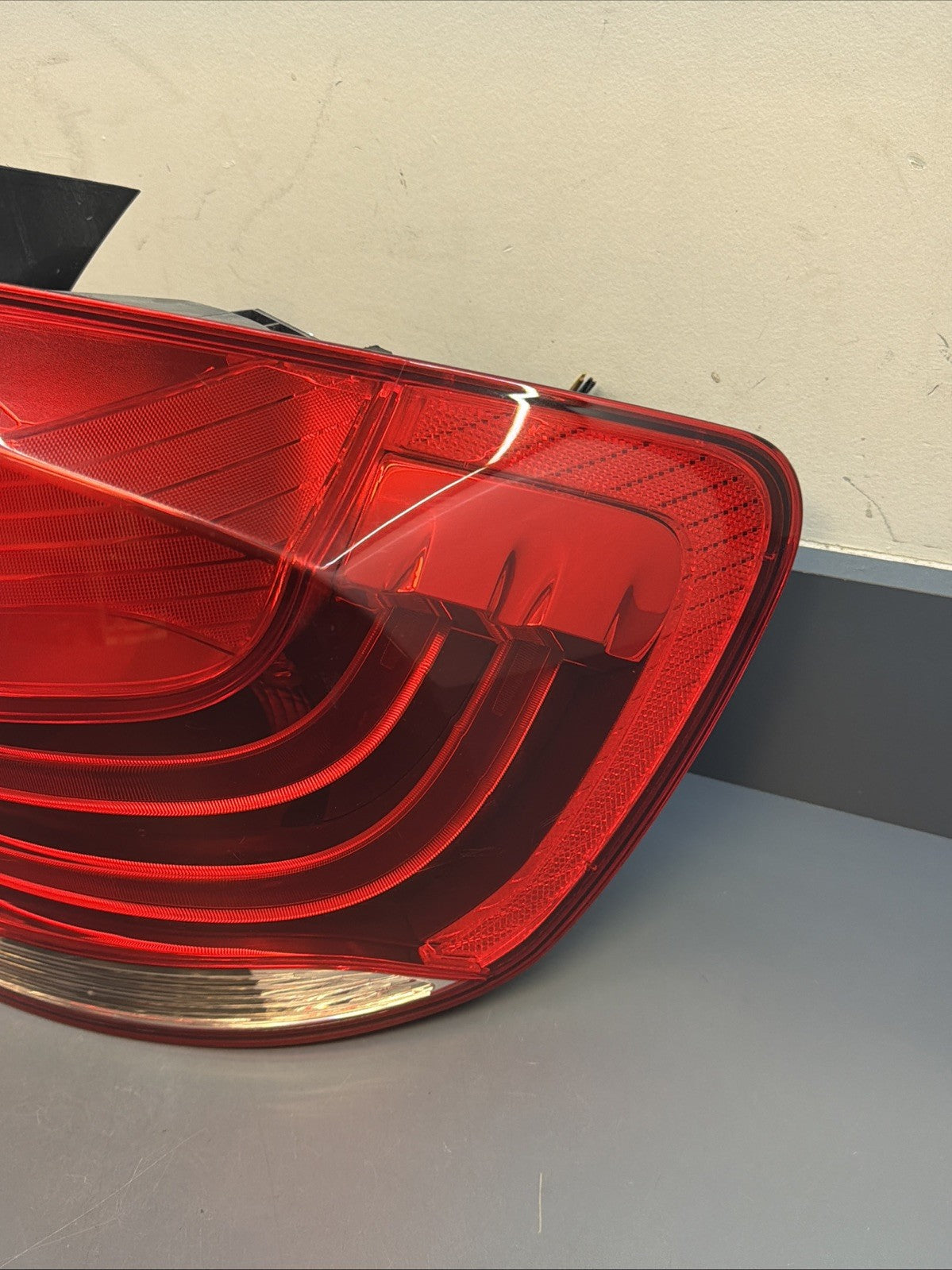 2013 2014 2015 BMW E84 X1 REAR RIGHT OUTER TAIL LIGHT ASSEMBLY OEM 2990112