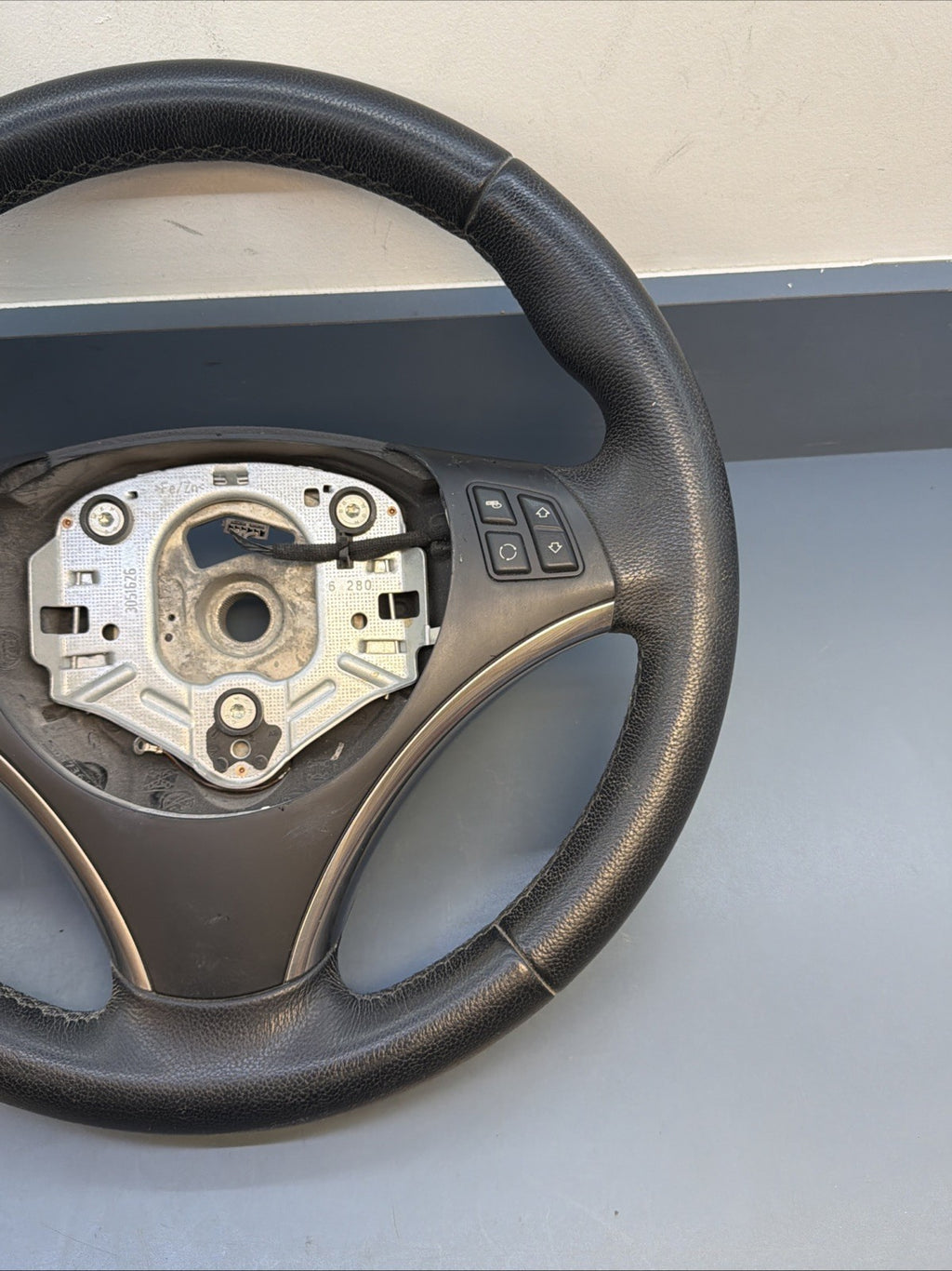 07-11 OEM BMW E82 E90 E92 E93 X1 328 335 Sport Leather Steering Wheel 6772147