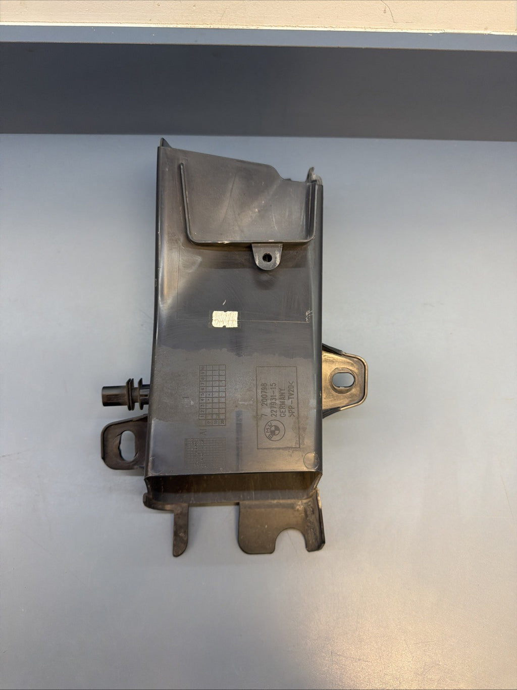 11-16 BMW F10 528I 535I 550I FRONT RIGHT PASSENGER BRAKE AIR DUCT OEM 7200798