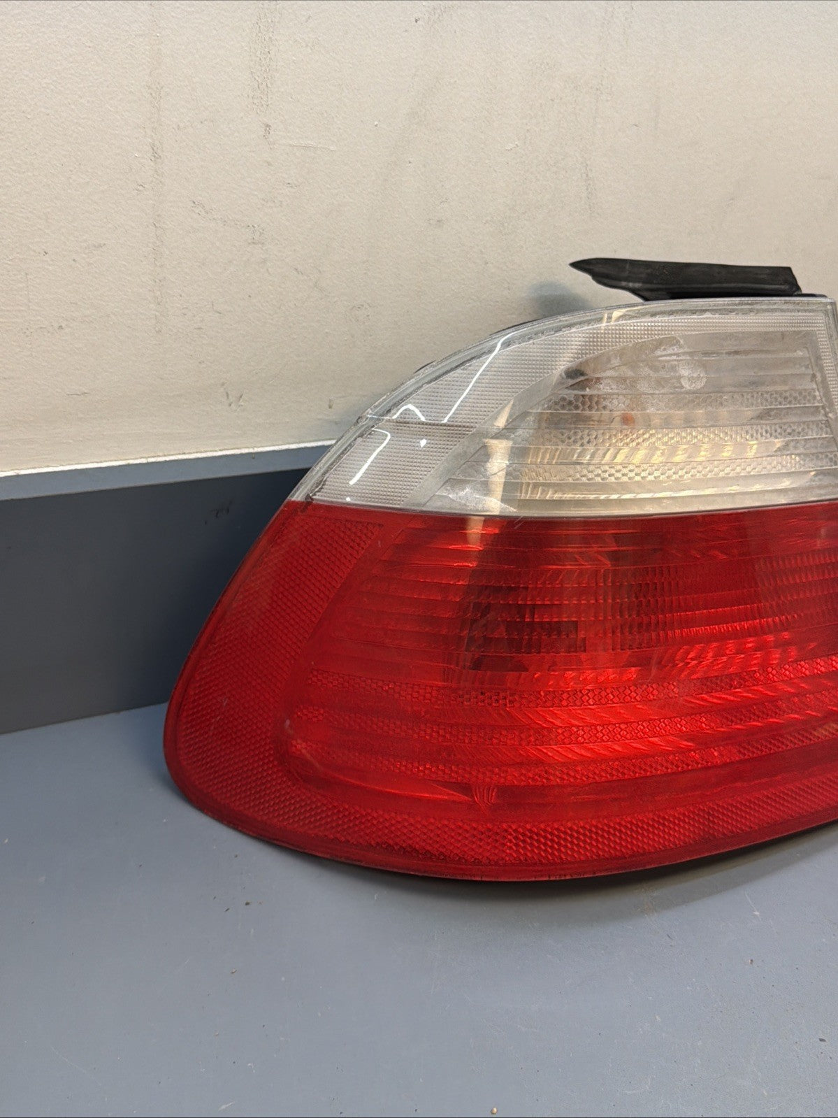 OEM BMW COUPE E46 325CI 330CI LEFT DRIVER LIGHT 63218383825 / 7503179