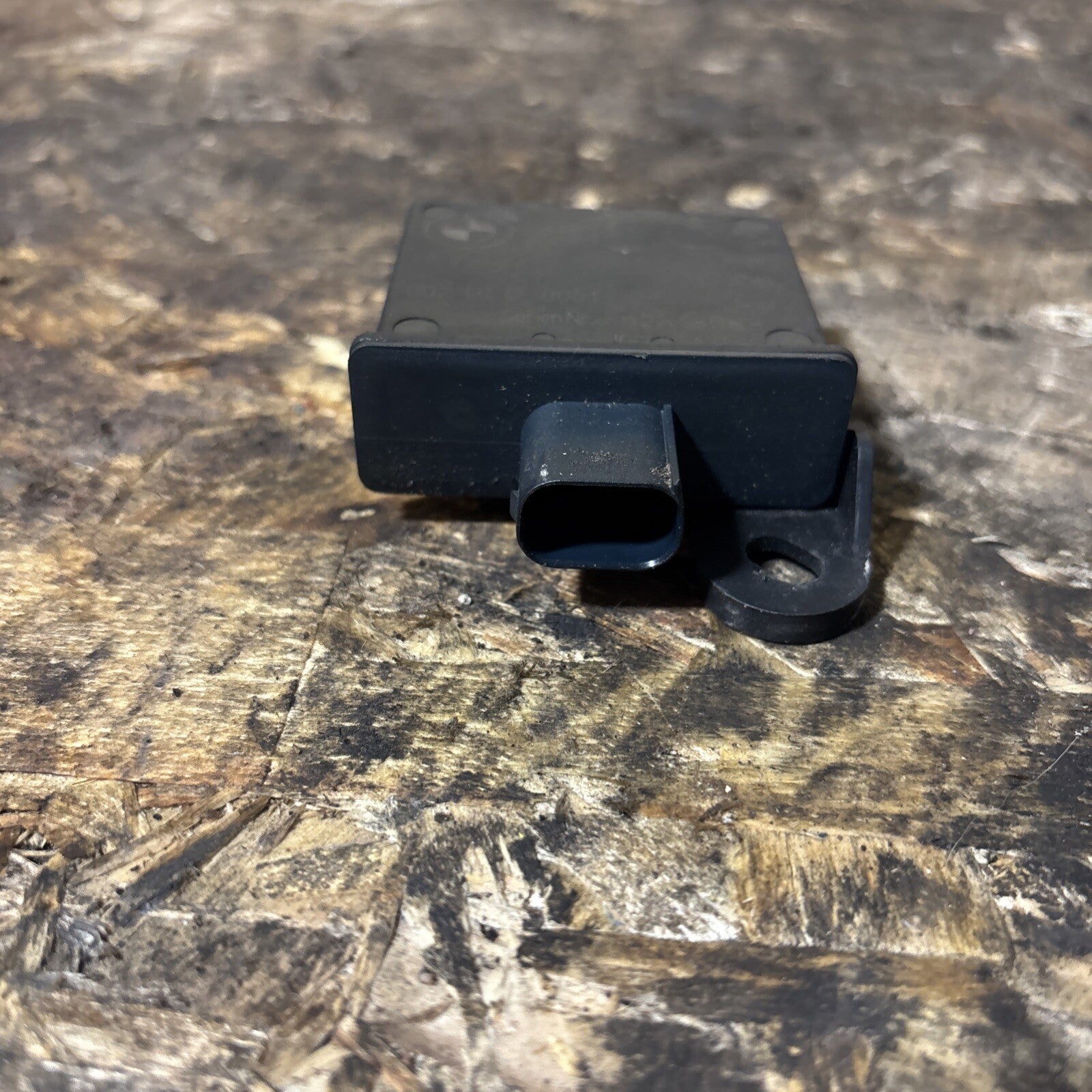 BMW E60 E61 E63 E64 E65 E70 E82 E88  TIRE PRESSURE TRIGGER MODULE 6781846