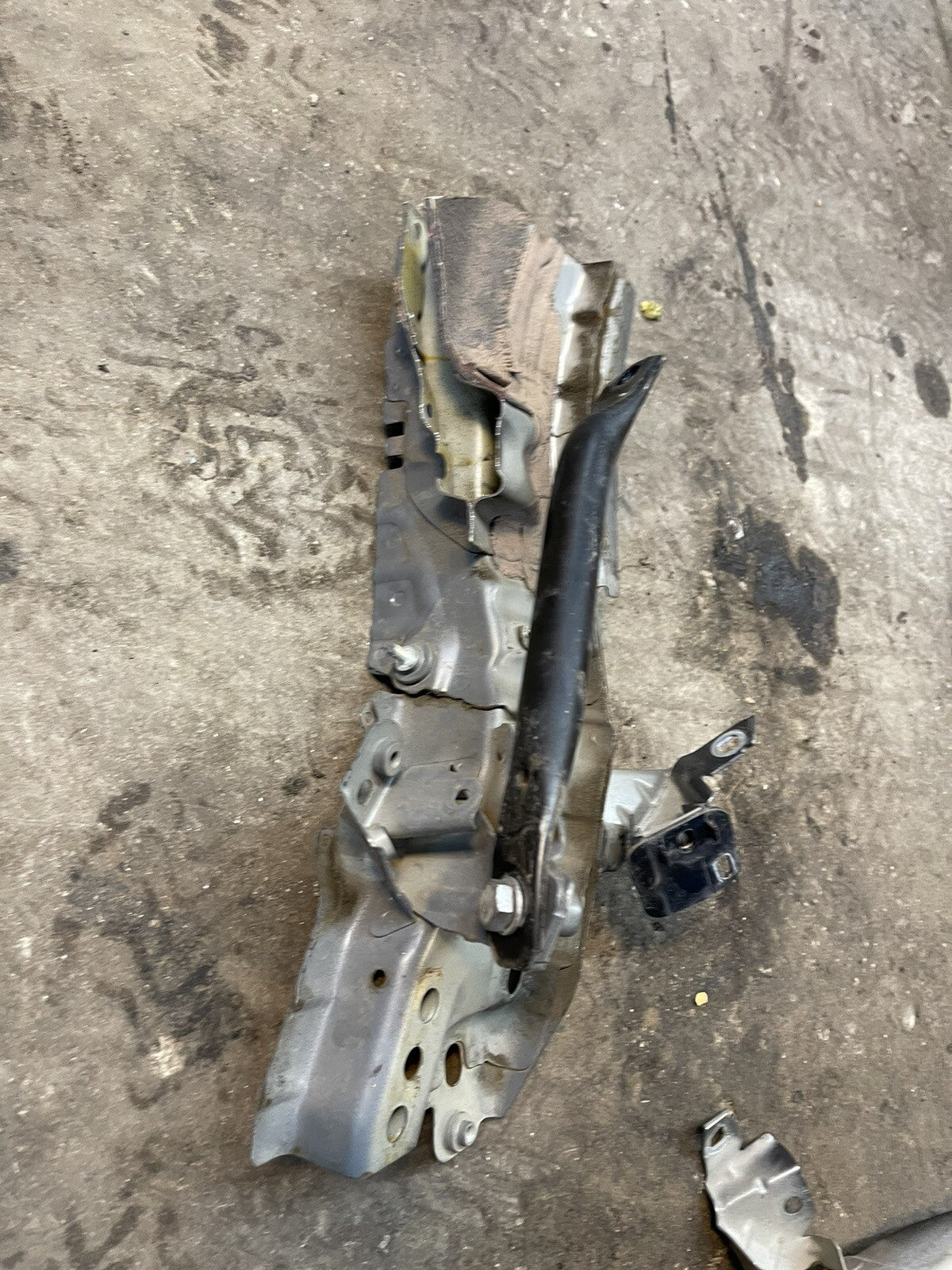 07-11 BMW E92 E93 M3 Front Right Fender Rail Apron SECTION OEM