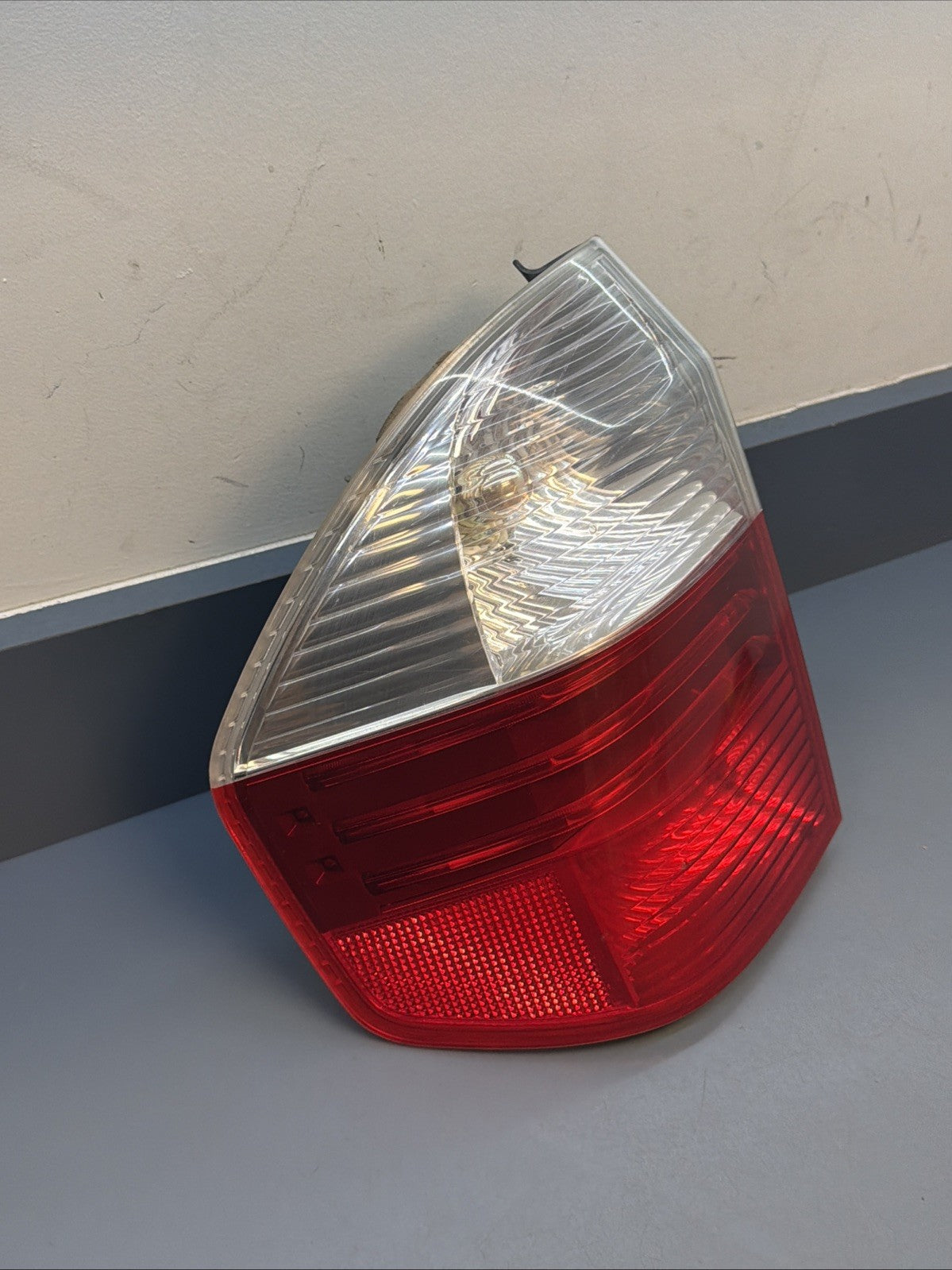 2007-2010 BMW X3 LEFT DRIVER SIDE OUTER TAILLIGHT LAMP ASSEMBLY OEM 7162211