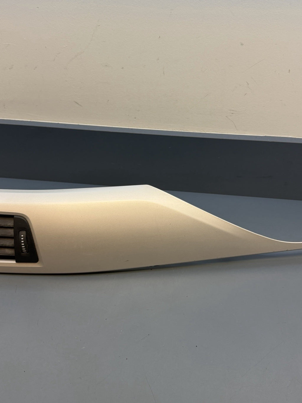 BMW F30 F31 F32 F33 F36 Center Dash Trim w/ Dual Air Vent OEM 9218552 9231206