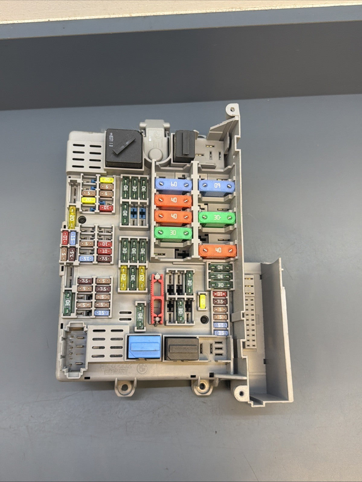 2006-2008 BMW 330i E90 Power Distribution Fuse Relay Box 6906622 61146906622