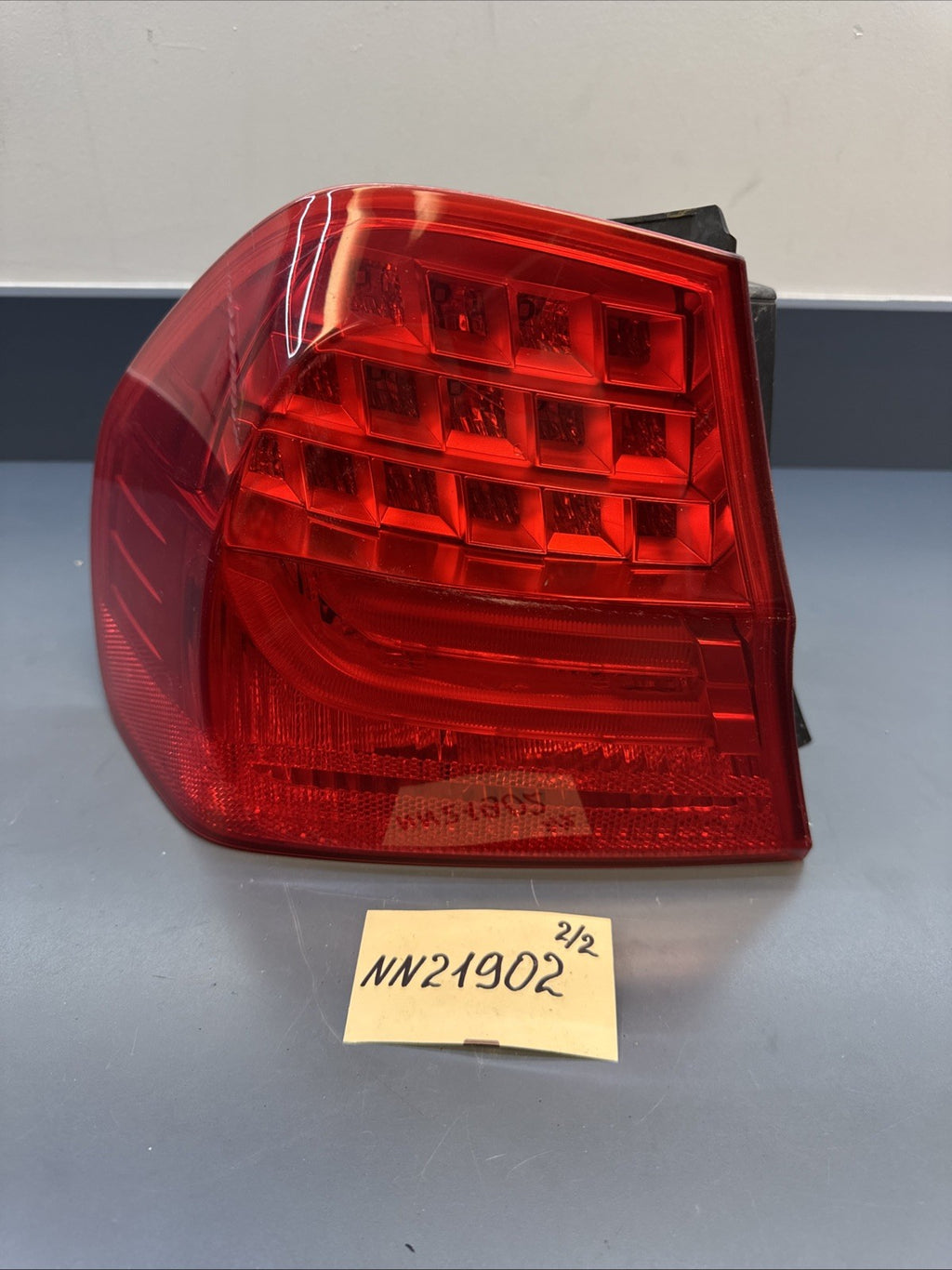 BMW 09-11 E90 LCI LEFT DRIVER SIDE REAR OUTER TAIL LIGHT OEM 7289429