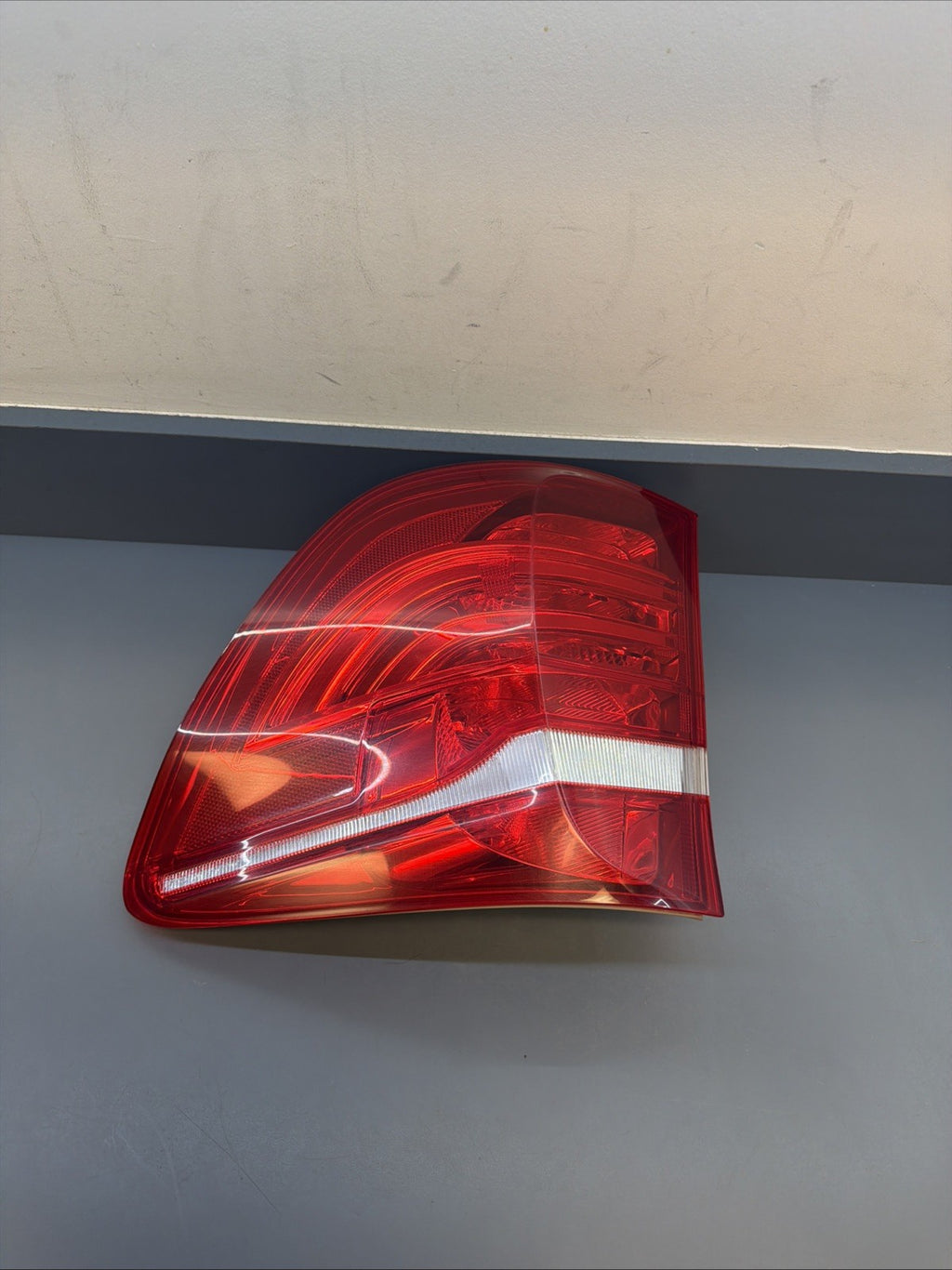 2011-2017 OEM BMW X3 F25 TAIL LIGHT OUTER RIGHT PASSENGER SIDE LAMP 7220240