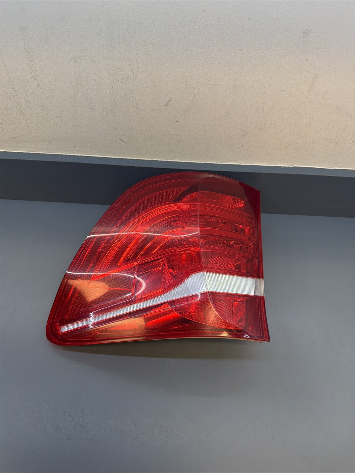 2011-2017 OEM BMW X3 F25 TAIL LIGHT OUTER RIGHT PASSENGER SIDE LAMP 7220240