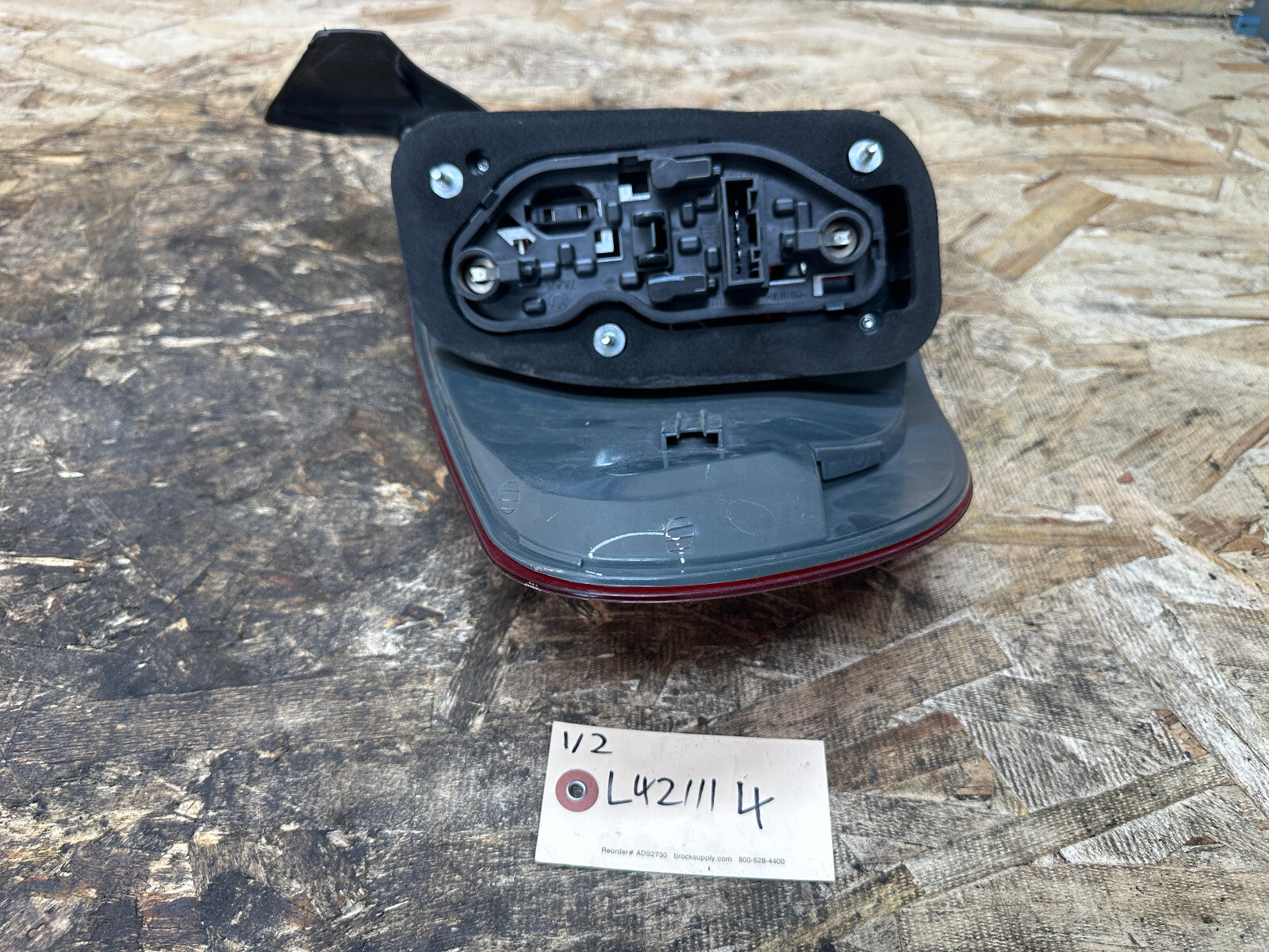 BMW 2011-2014 X5 E70 LCI REAR RIGHT SIDE OUTER TAIL LIGHT OEM 7227792