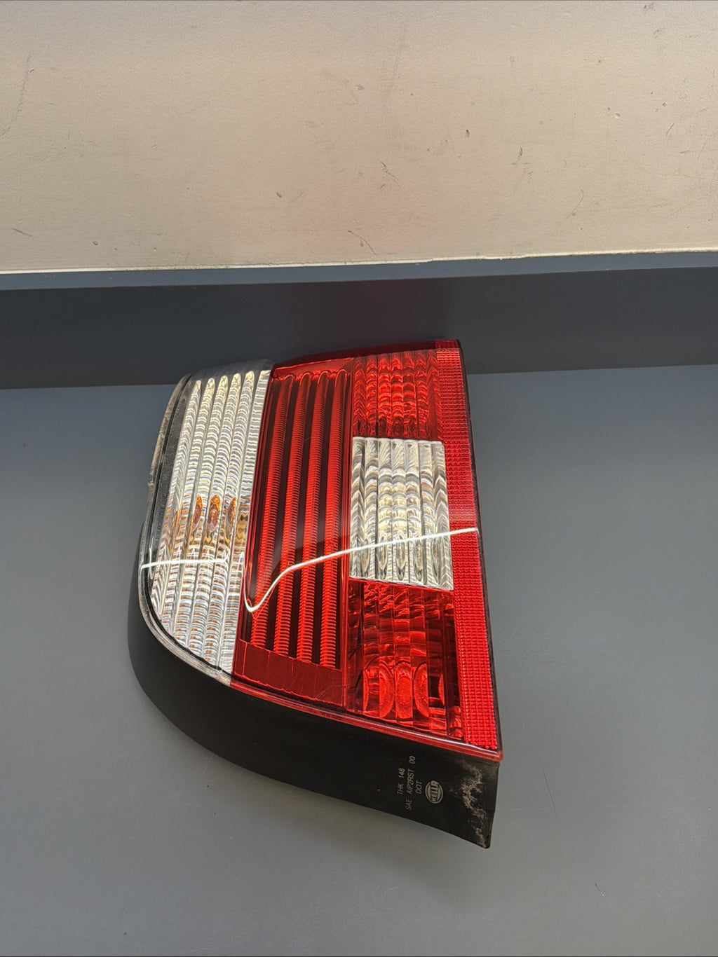 01-03 BMW E39 Sedan Rear Right Passenger Outer Tail Light Lamp HELLA 6902529