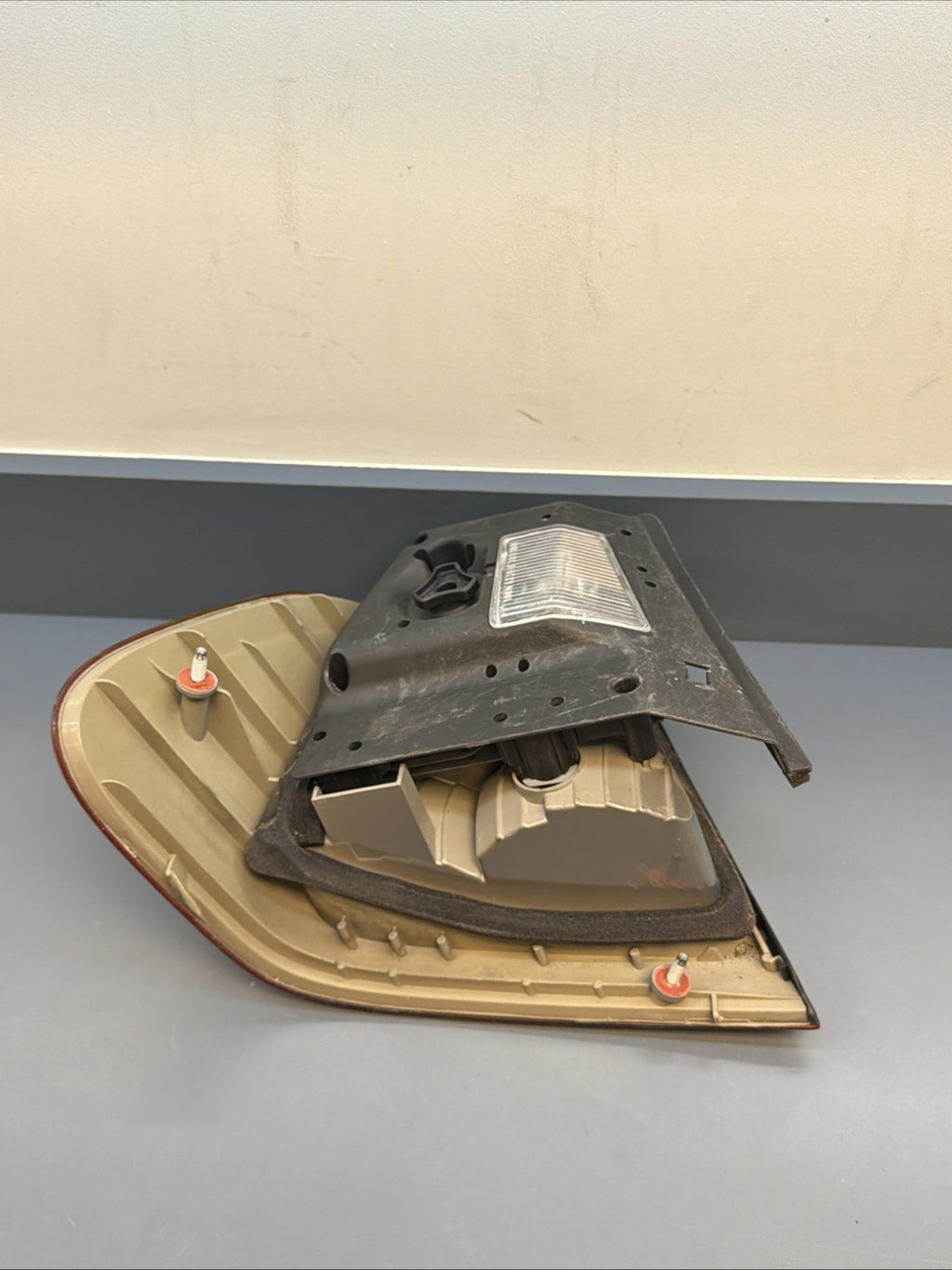 02-05 BMW E46 325i 325xi 330i Sedan Rear Right Tail Light Assy 6946534 OEM