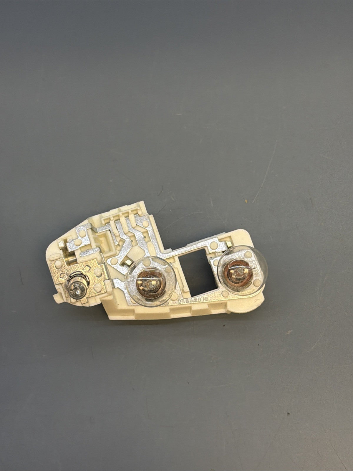 BMW 06-08 E90 PRE LCI RIGHT/PASSANGER SIDE TAILLIGHT BULB HOLDER OEM 7183842