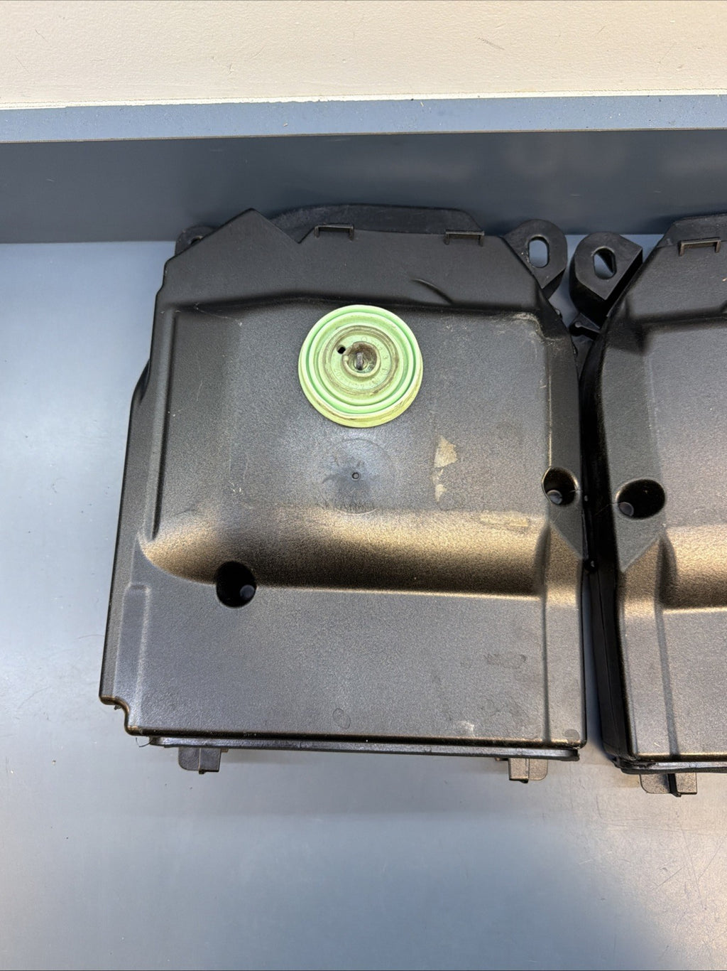 08-13 BMW E92 E90 3 SER FRONT LEFT & RIGHT HI-FI SUBWOOFER SET 9143143 9143144