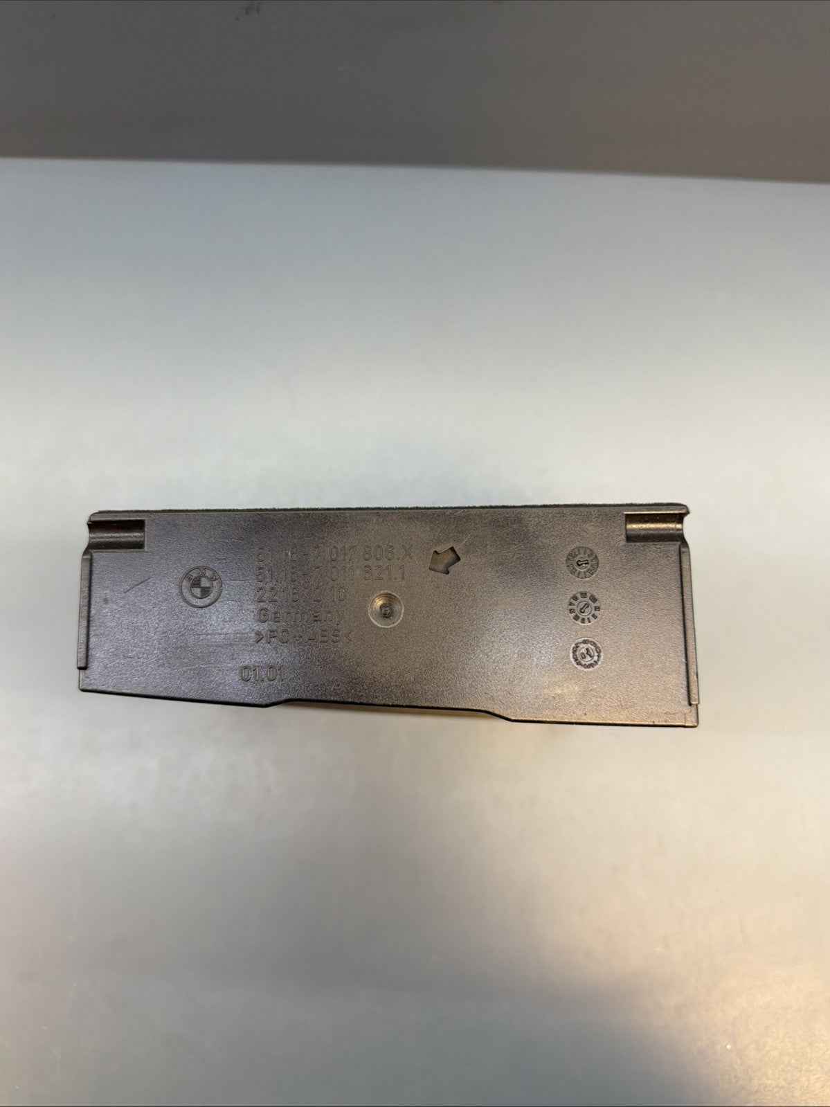 OEM 2002-2008 BMW 750Li Center Console CD Disc Holder Storage Box 7017806