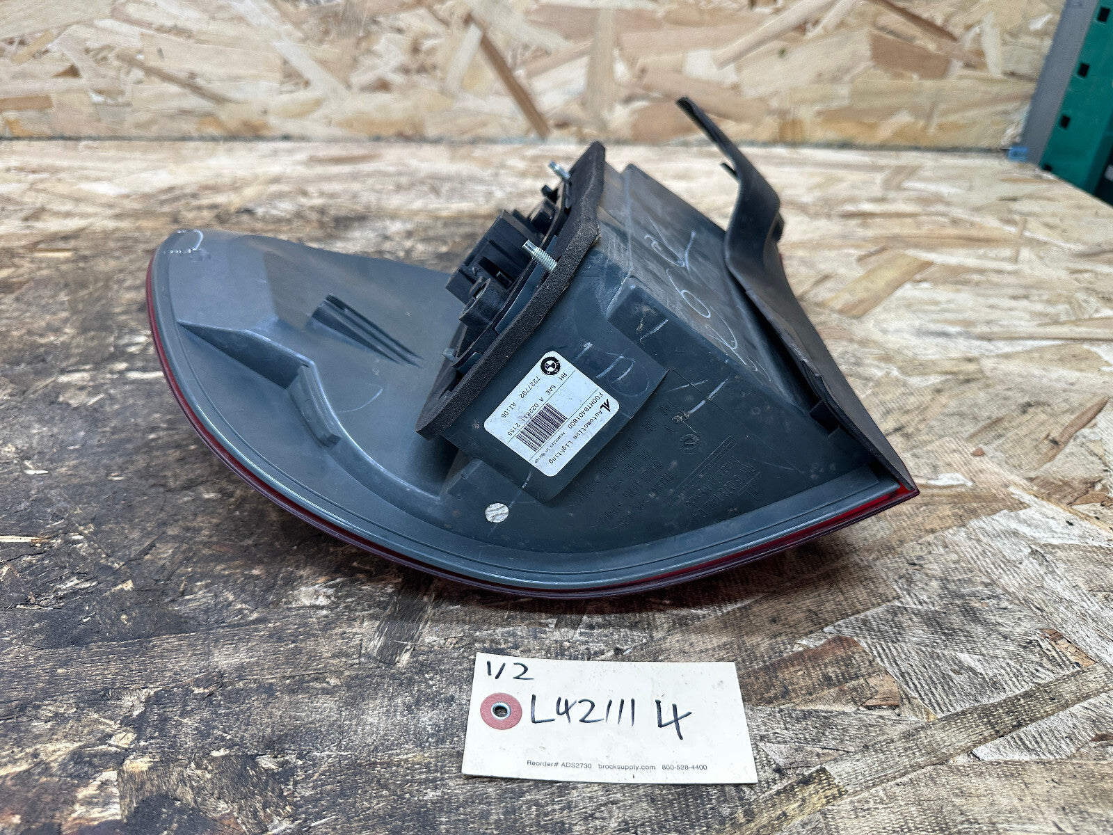BMW 2011-2014 X5 E70 LCI REAR RIGHT SIDE OUTER TAIL LIGHT OEM 7227792