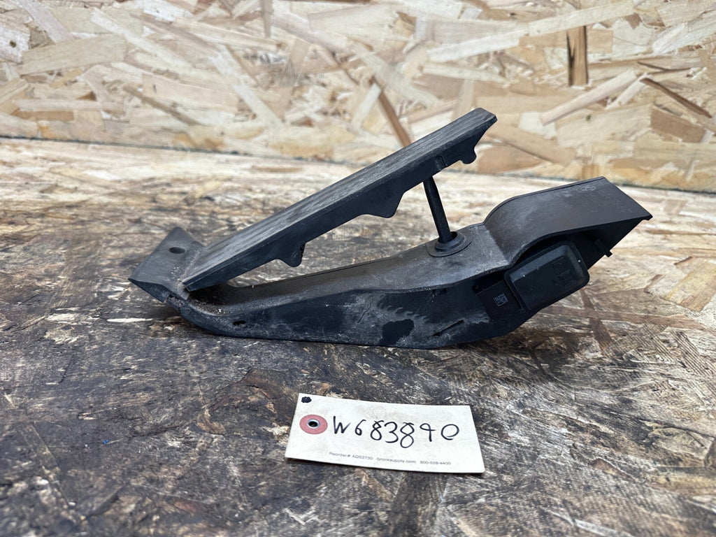 BMW E60 E90 E92 E83 3 5 SERIES X3 THROTTLE ACCLERATOR GAS PEDAL OEM 6772645