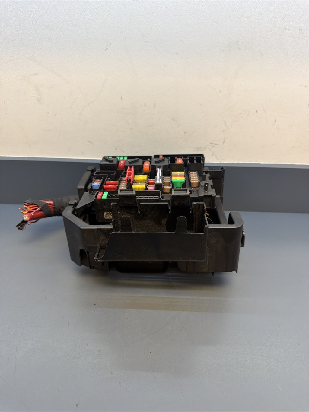 BMW F39 F44 F48 2 Series X1 X2 Power Distribution Junction Fuse Box 9270356
