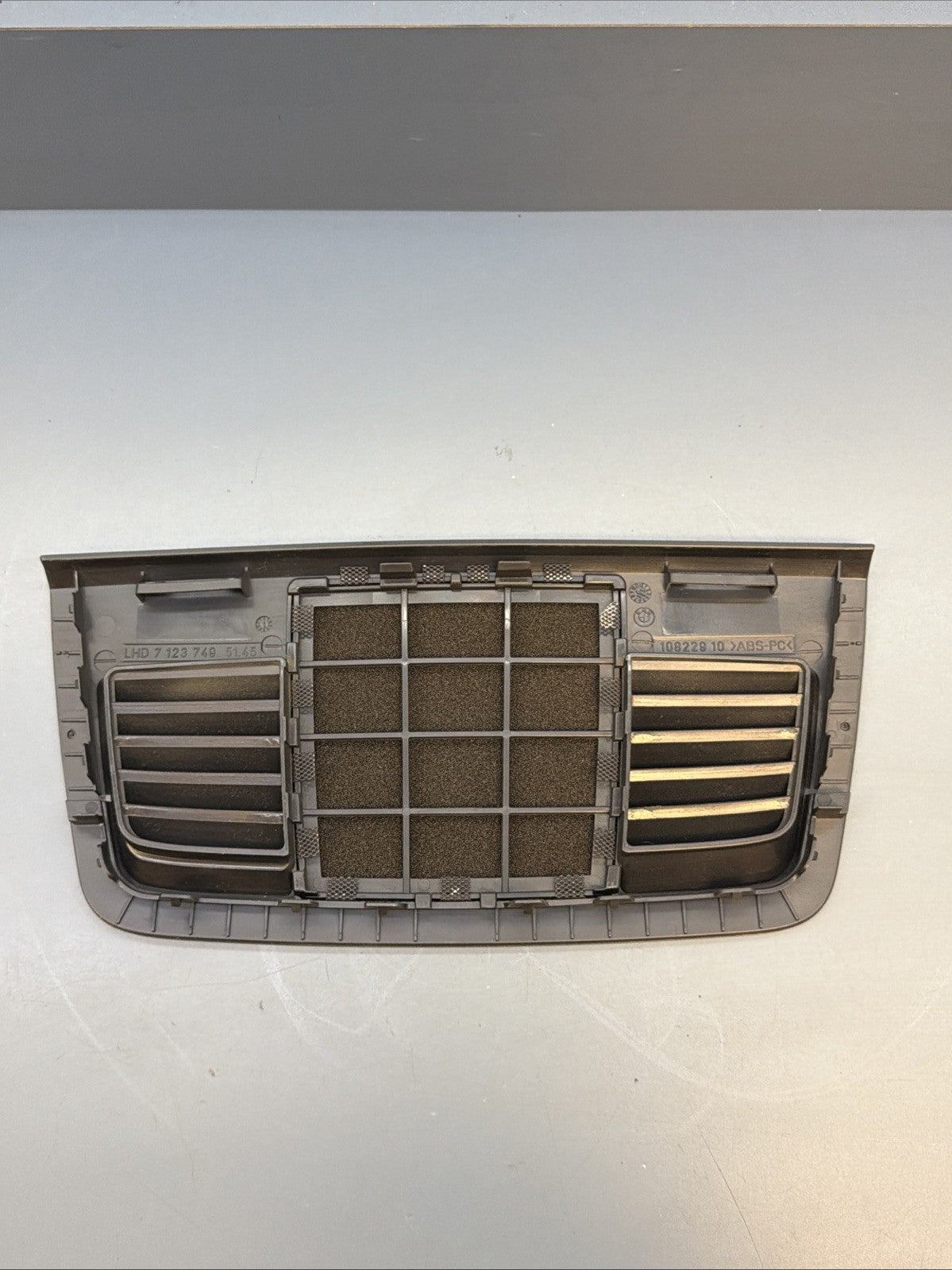 06-13 BMW 325i 328i 335i E90 E92 Center Dash Speaker Grill SINGLE HUMP 7123749
