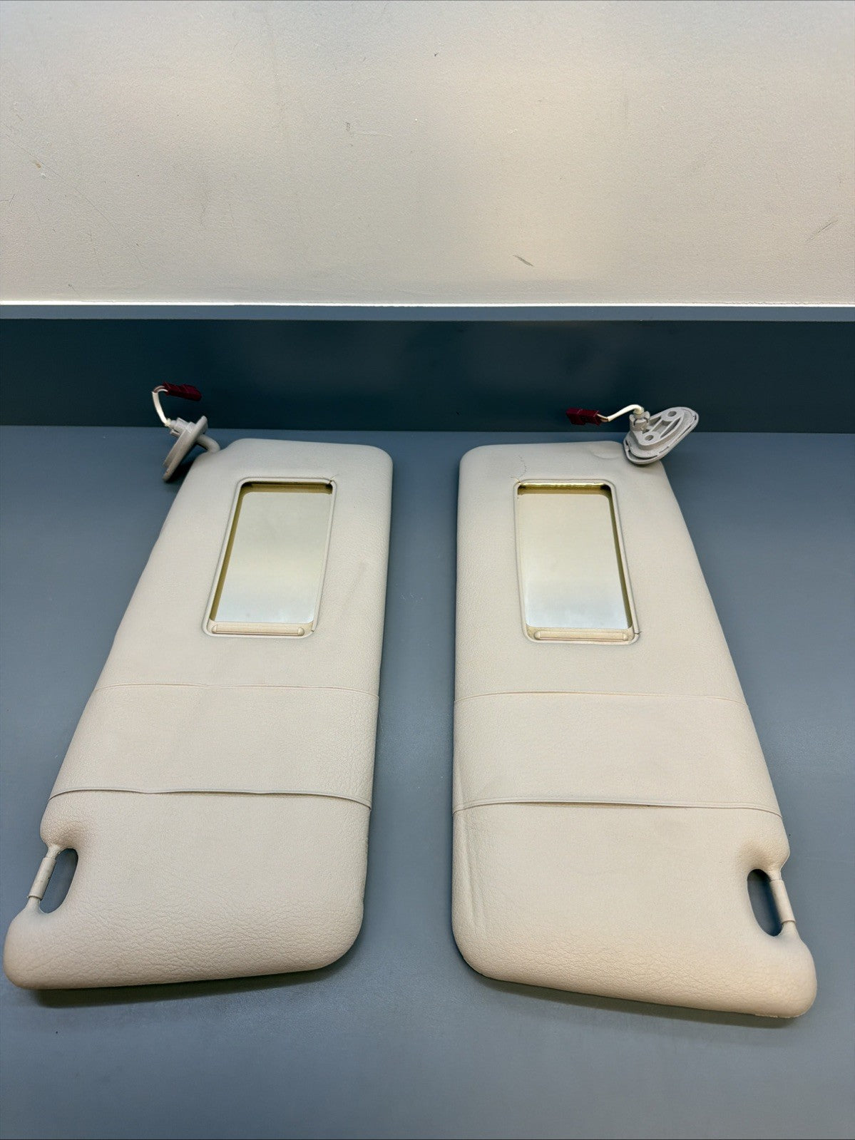 00–03 BMW E39 M5 530i Right & Left Light Sun Visor Mirror Leather Set OEM