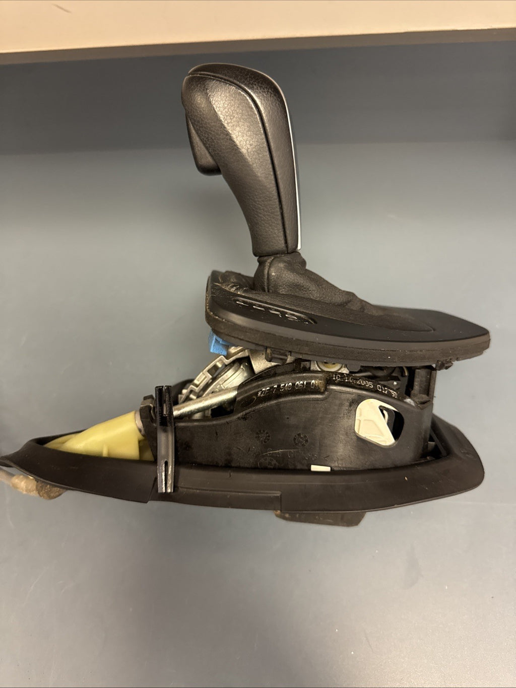 06-11 BMW E90 E91 325i XI 330i Automatic Transmission Gear Shifter 7548061