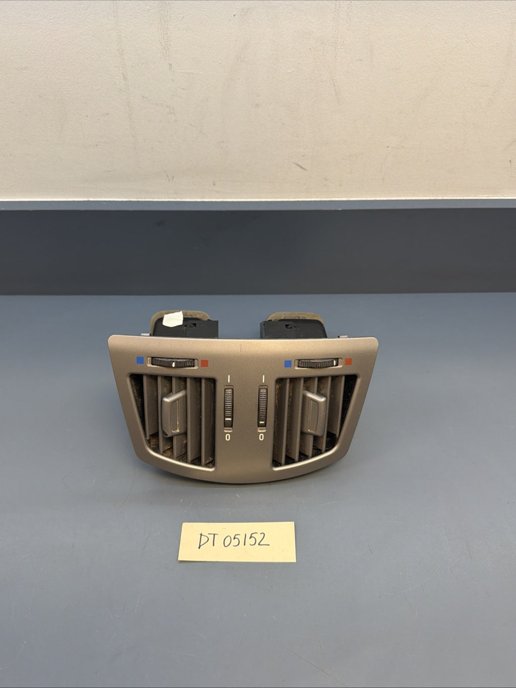 OEM REAR CENTER AC HEATER AIR VENT UNIT FOR 2006 2007 2008 BMW 750i 7002395