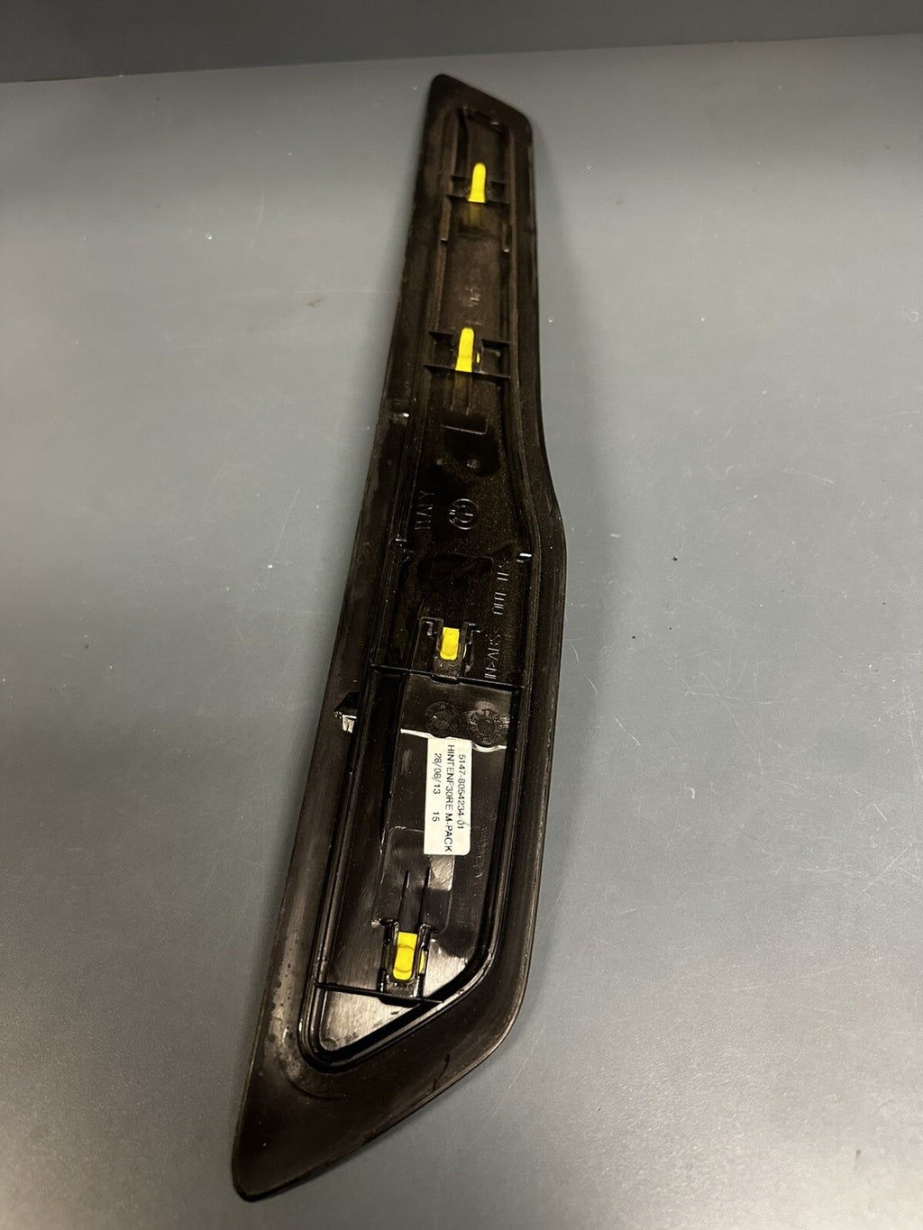 2014-2018 BMW 3 SERIES - REAR Right DOOR SILL / Scuff Plate 8054234