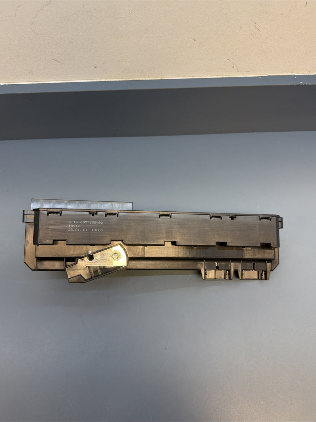 06-10 BMW M6 E64 E63 Fuse Relay Box Junction Distribution Dash 6957330 OEM