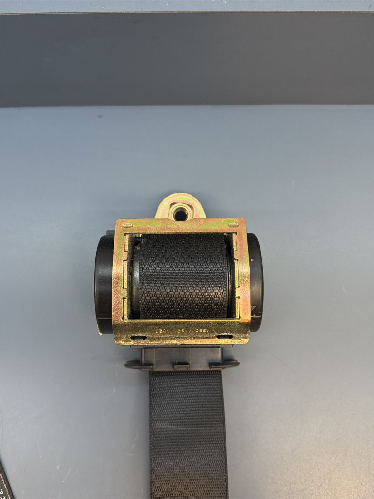 2001-2005 BMW 325i E46 Front Right Side Seat Belt Retractor 7008684 Black OEM