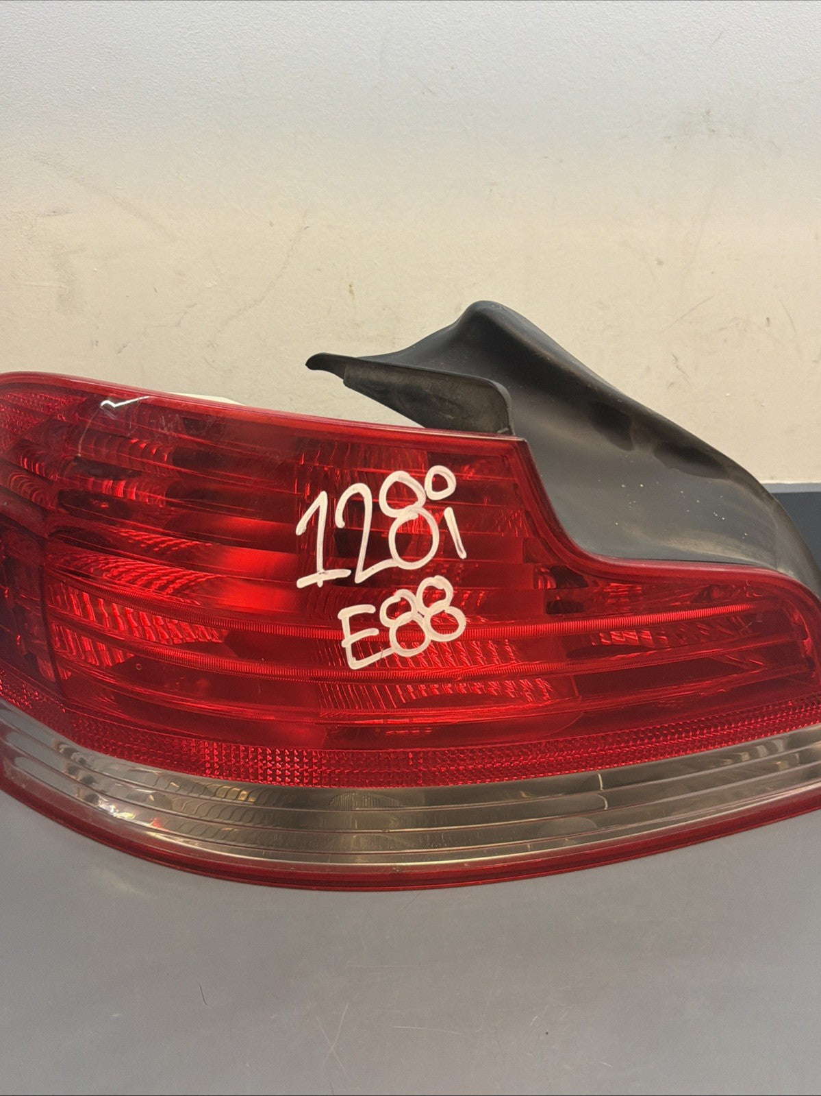 08-11 OEM BMW E82 E88 128 135 Rear Left Driver Side Outer Tail Light 6924519