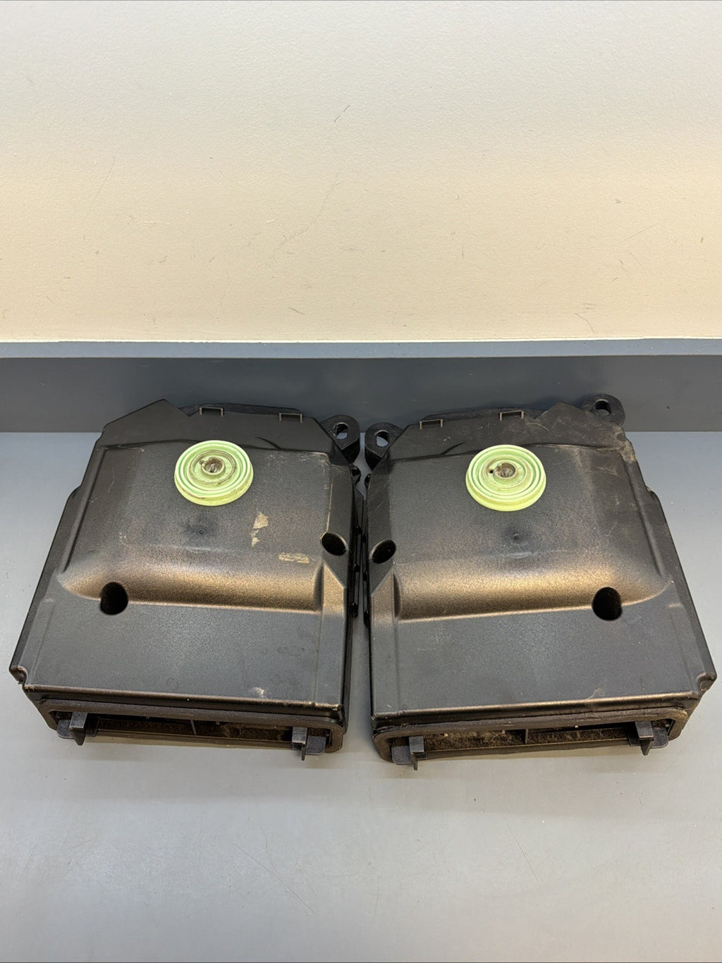 08-13 BMW E92 E90 3 SER FRONT LEFT & RIGHT HI-FI SUBWOOFER SET 9143143 9143144