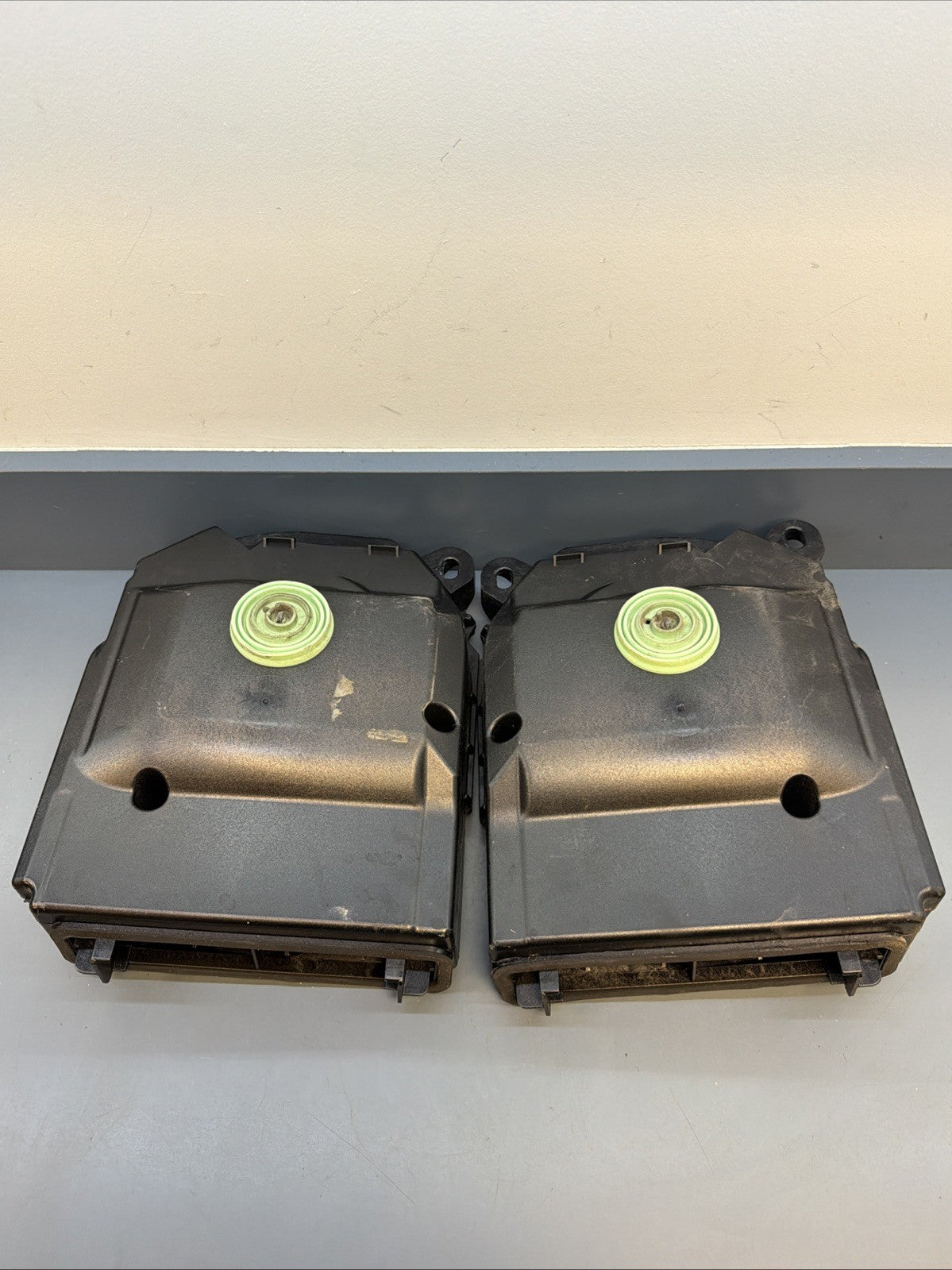 08-13 BMW E92 E90 3 SER FRONT LEFT & RIGHT HI-FI SUBWOOFER SET 9143143 9143144