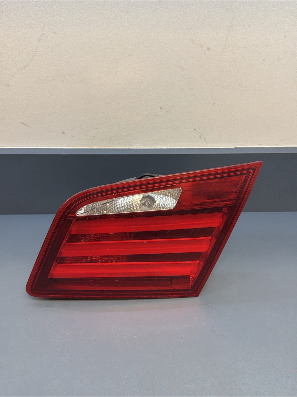 2011-13 BMW 528I 535I 550I M5 F10 INNER TRUNK TAIL LIGHT RIGHT PASSENGER 7203226