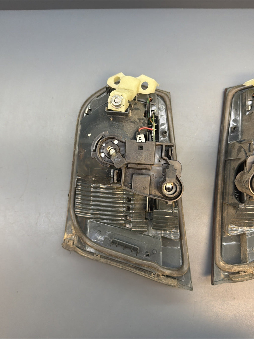 2012-2015 BMW F30 3-SERIES REAR INNER LEFT RIGHT LED TAIL LIGHT 63217259915 OEM