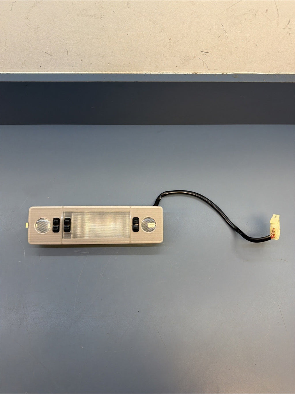 BMW E34 525I M5 530I 535I 540I INTERIOR READING LIGHT GREY OEM 1384811