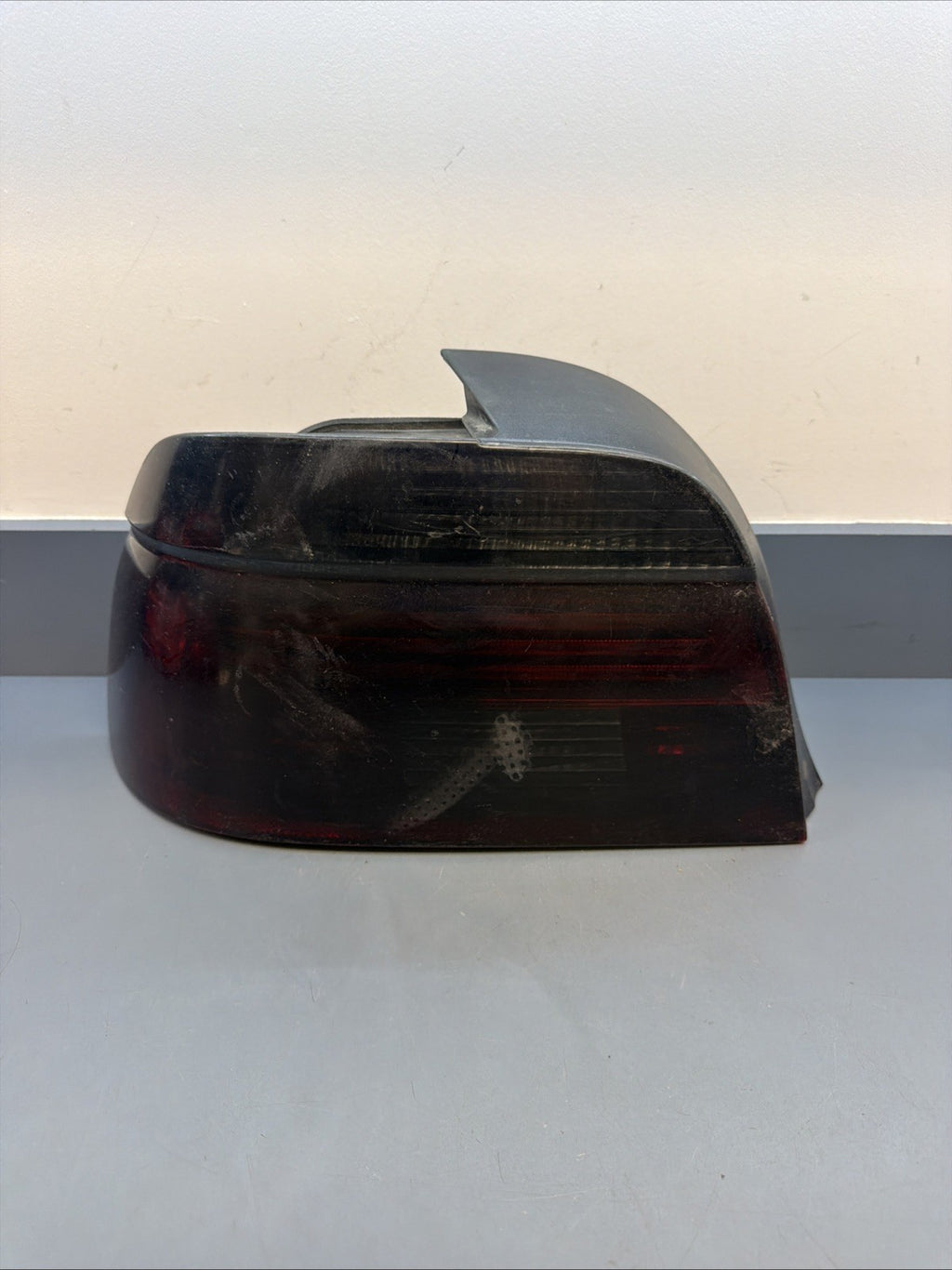 01-03 BMW 5-SERIES E39 REAR LEFT DRIVER TAIL LIGHT LAMP 6902529 TINTED
