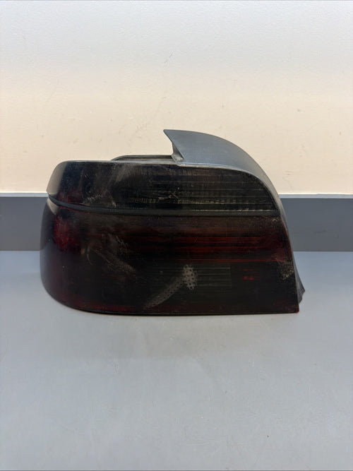 01-03 BMW 5-SERIES E39 REAR LEFT DRIVER TAIL LIGHT LAMP 6902529 TINTED