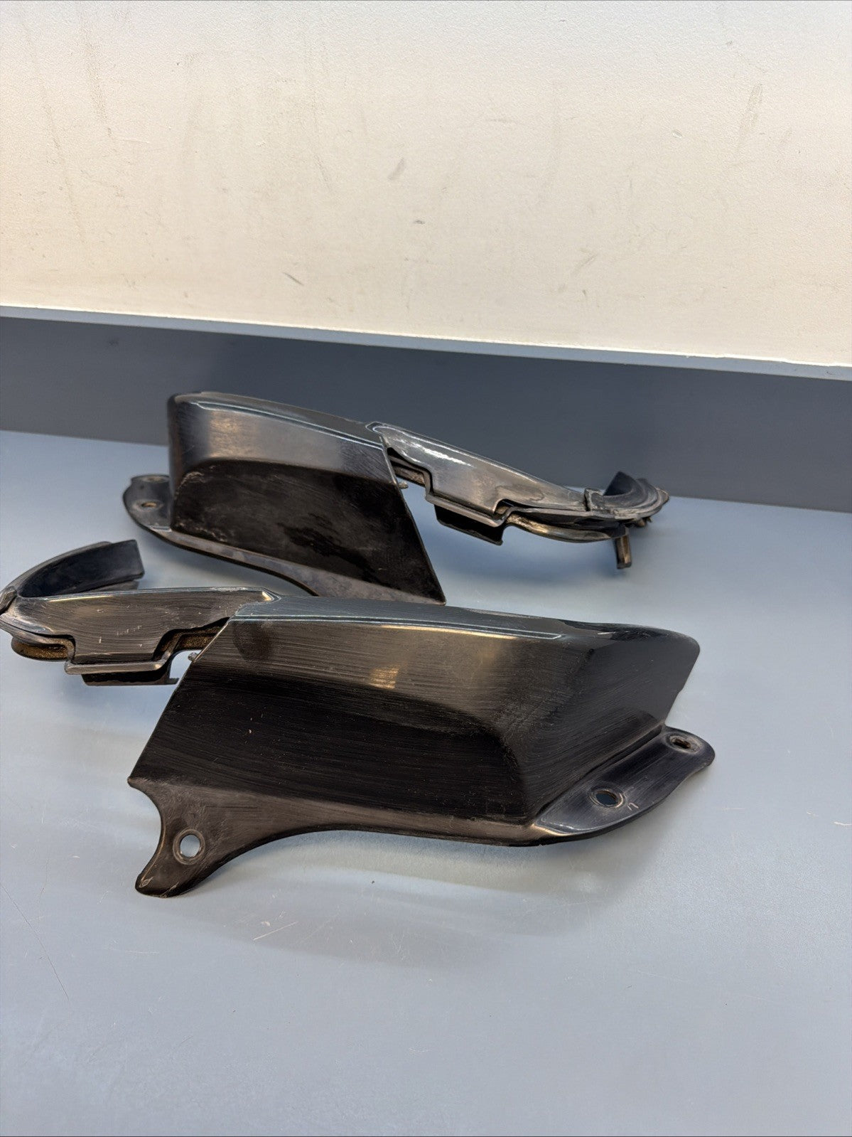 03-05 BMW Z4 E85 OEM RIGHT AND LEFT SIDE TAILLIGHT TRIM SET 7025641 7025642