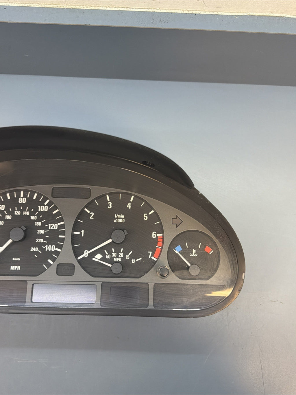 99-05 BMW 325i E46 AUTO Speedometer Instrument Cluster 150K miles 6906897