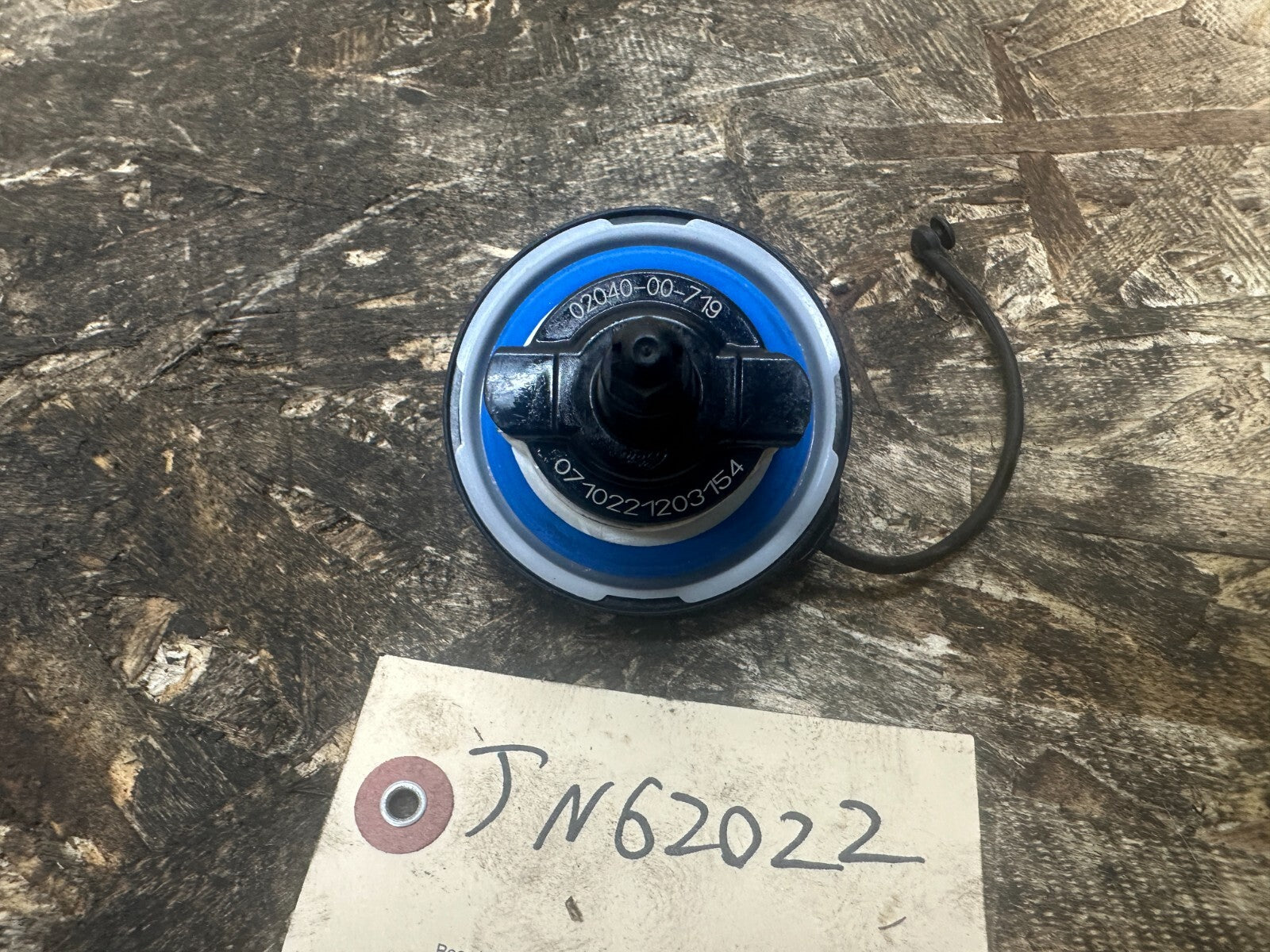 BMW E46 FUEL FILLER GAS CAP BLACK OEM 0710221203754/03204000719