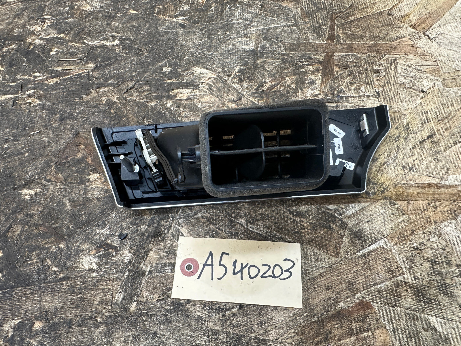 BMW 04-13 E90 3 SERIES FRONT LEFT DRIVER SIDE DASH VENT SILVER PEARL 9130459
