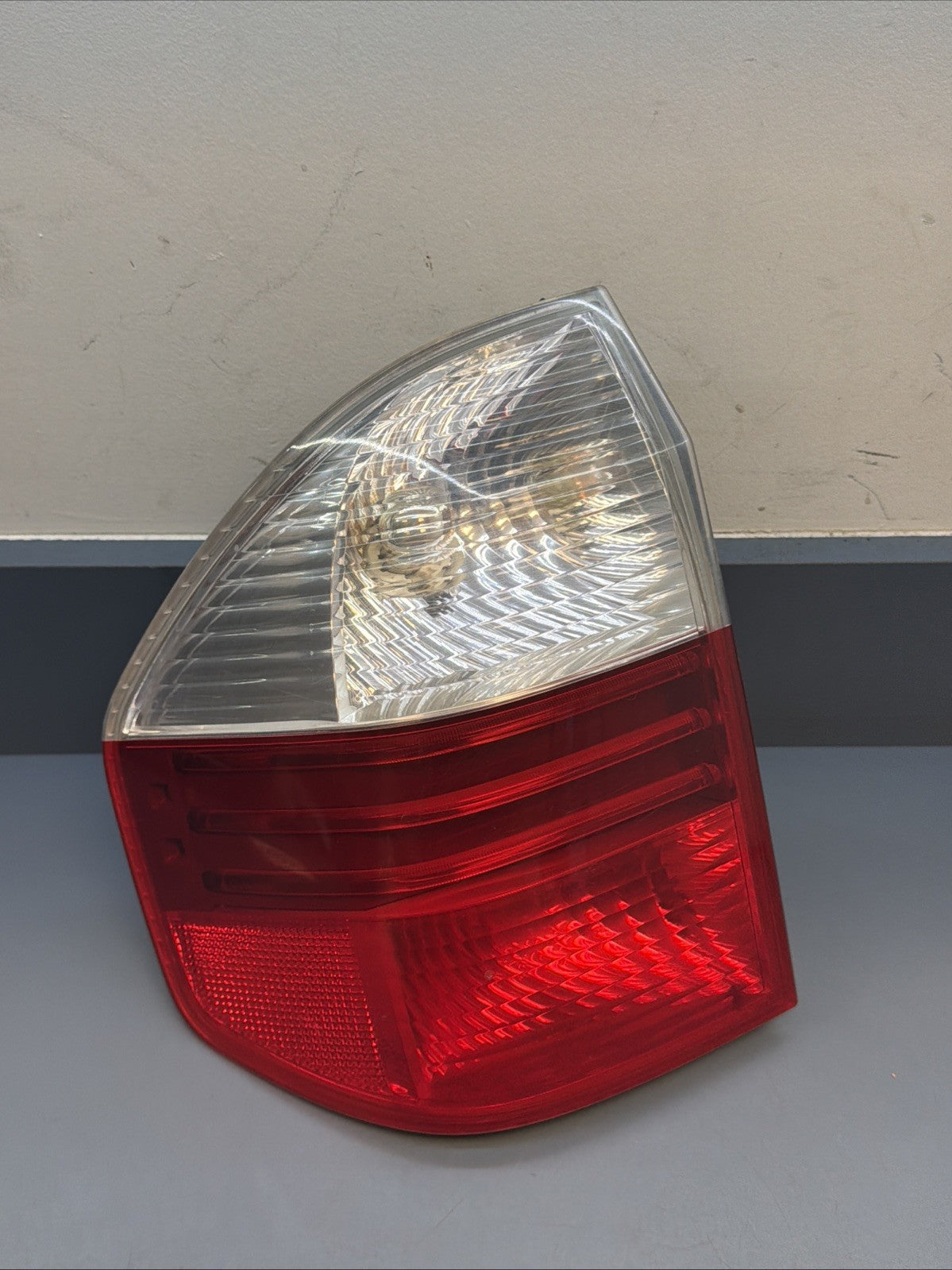 2007-2010 BMW X3 LEFT DRIVER SIDE OUTER TAILLIGHT LAMP ASSEMBLY OEM 7162211