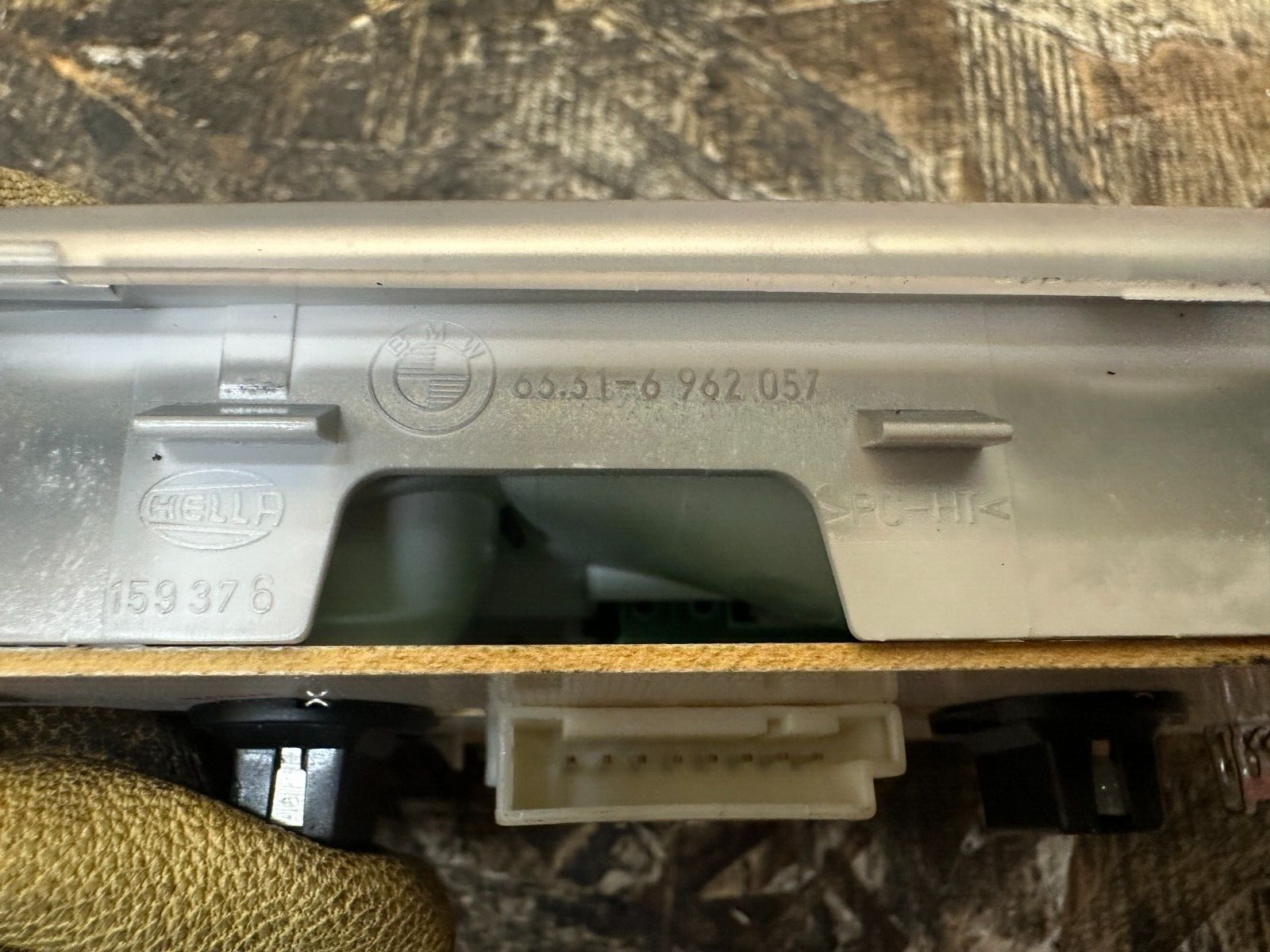 BMW 04-10 E60 FRONT OVERHEAD DOME LIGHT OEM 6962057