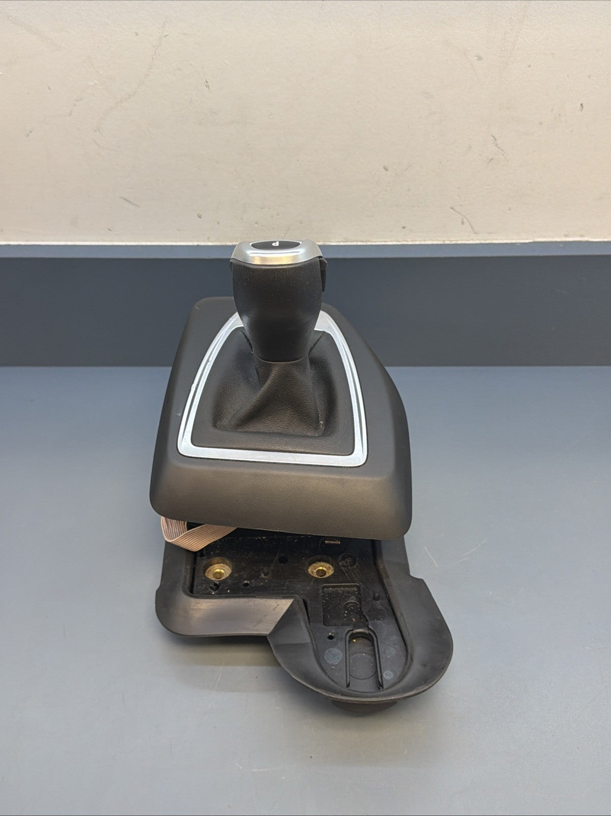 BMW 11-15 E84 X1 AUTOMATIC TRANSMISSION GEAR SHIFTER SELECTOR OEM 9260295